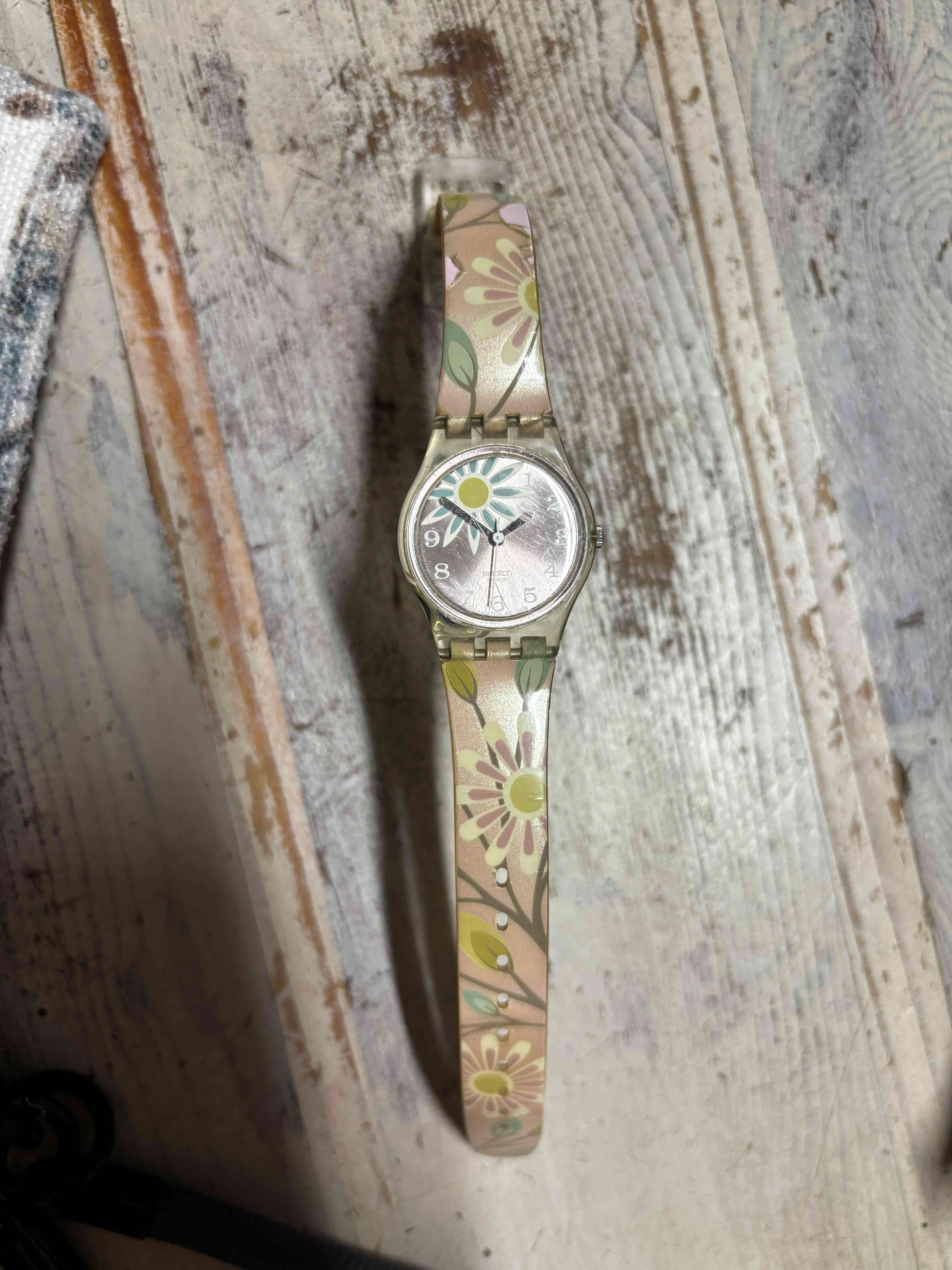 Reloj Swatch floral - 3