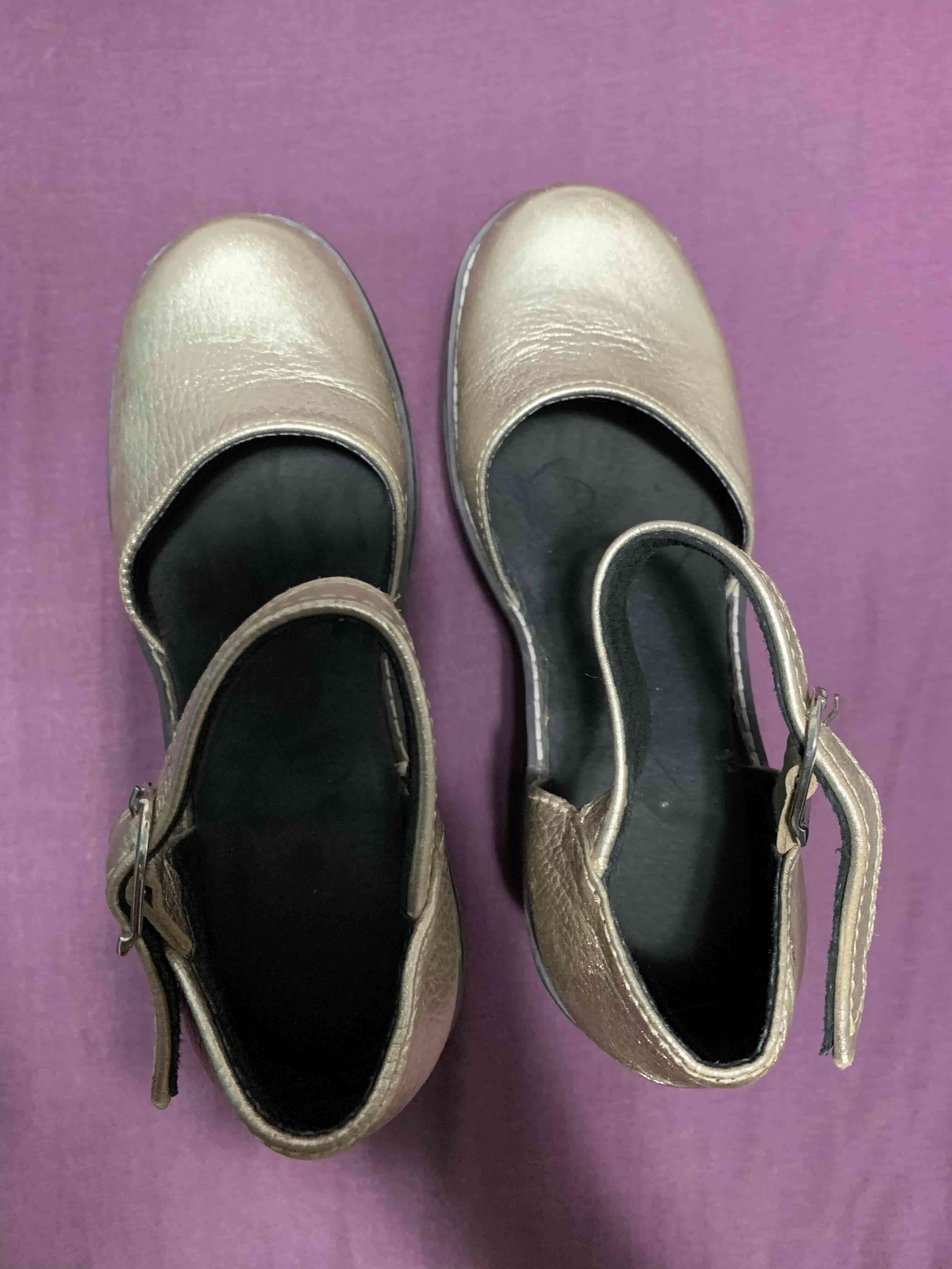 Zapatos de plataforma dorados 37 full cuero - miniatura 2