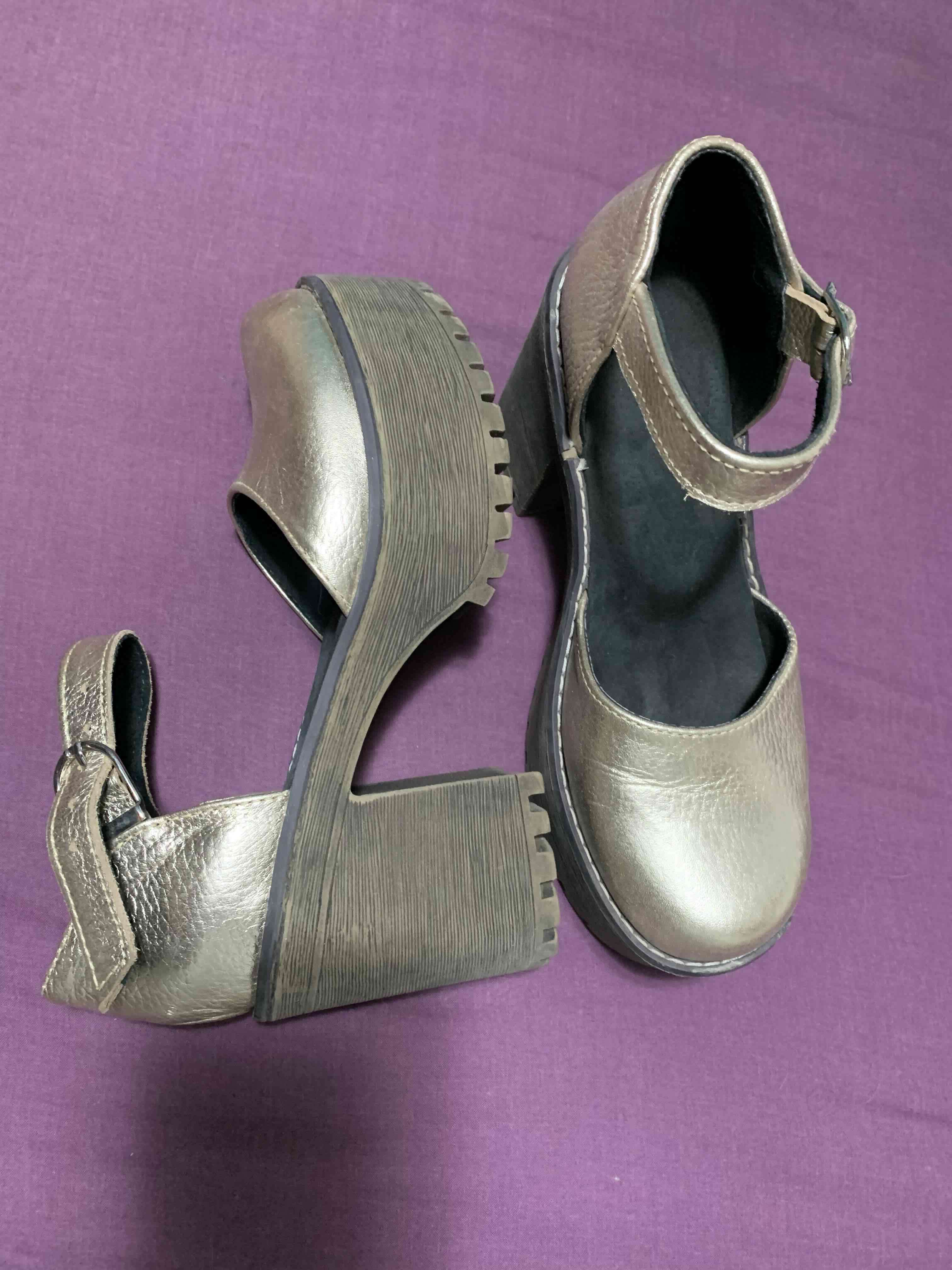 Zapatos de plataforma dorados 37 full cuero - miniatura 4