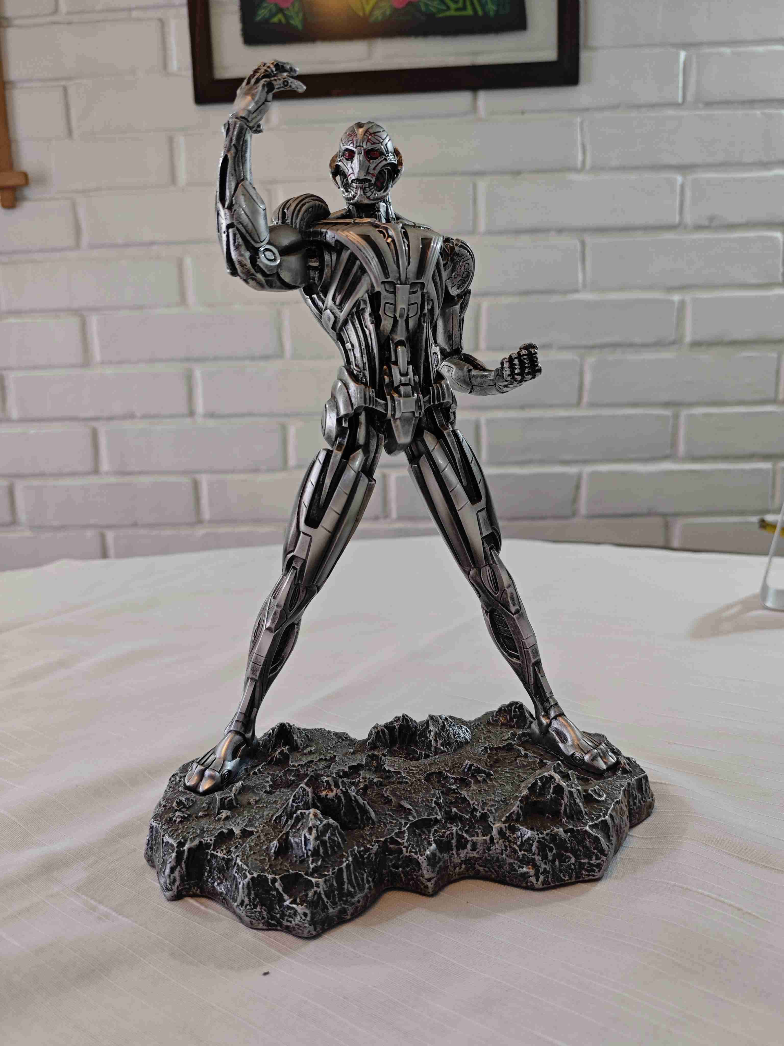 Figura de acción Ultron (Avengers age of Ultron)