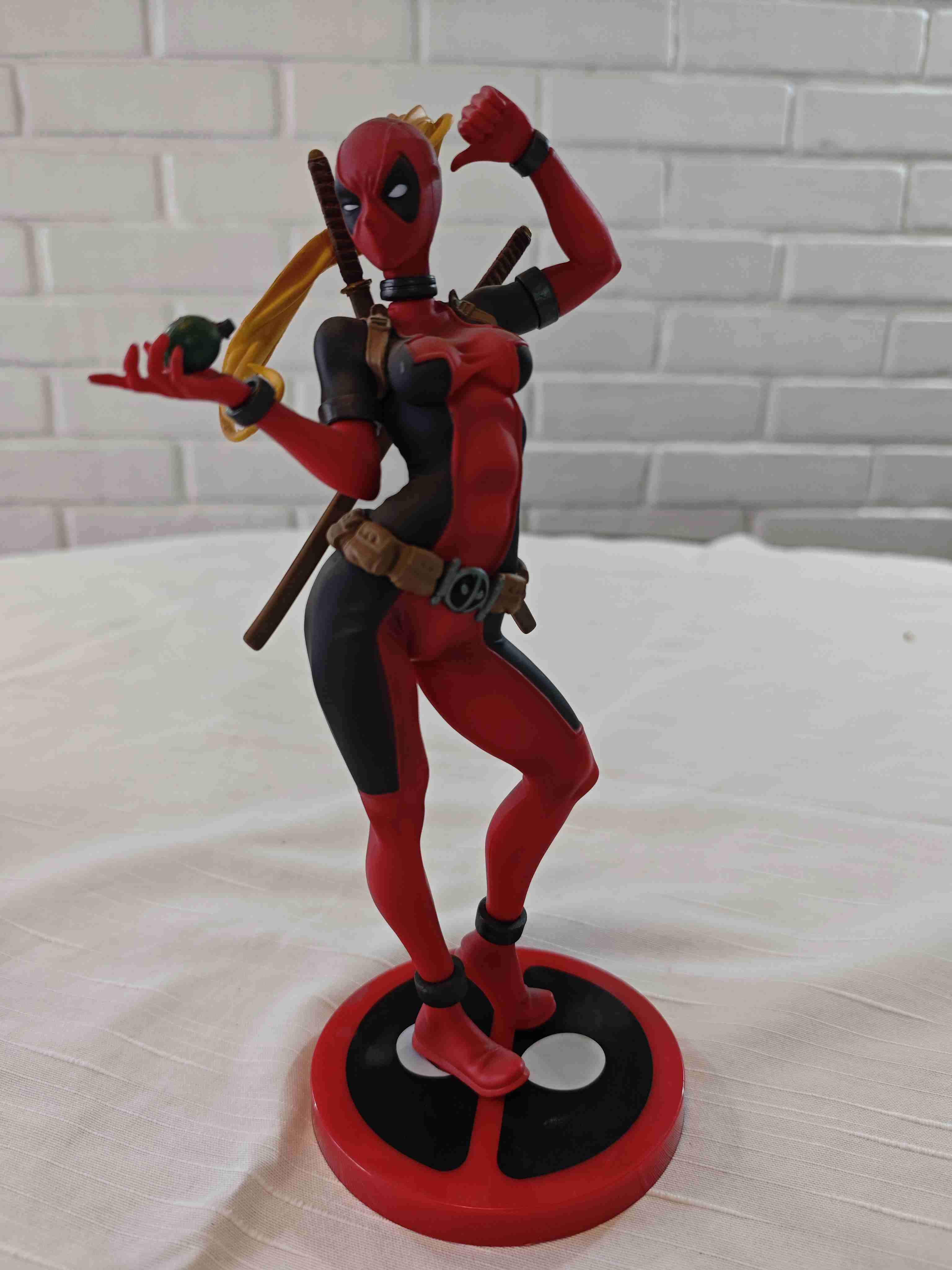 Figura de acción Lady Deadpool