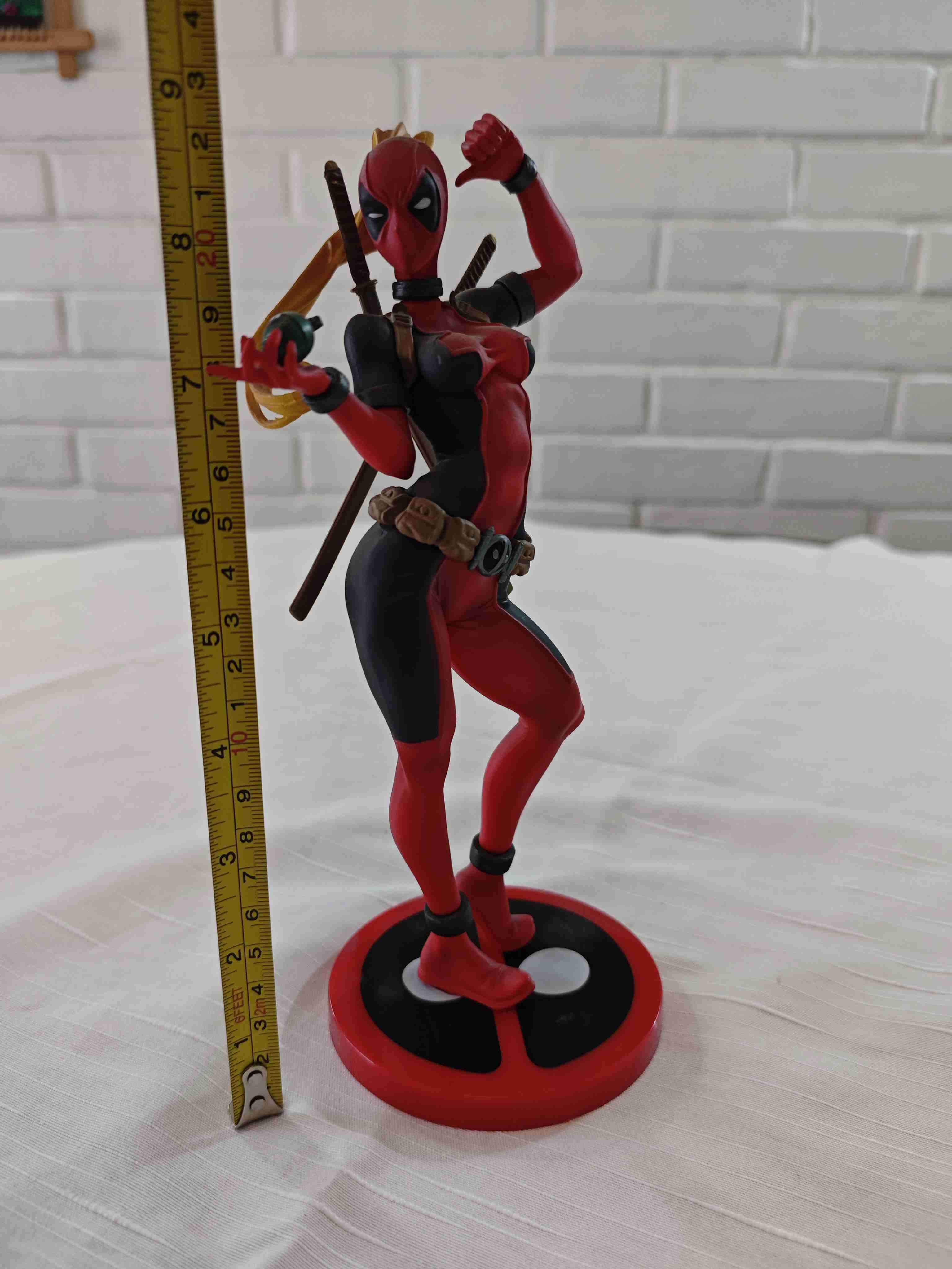 Figura de acción Lady Deadpool - miniatura 4