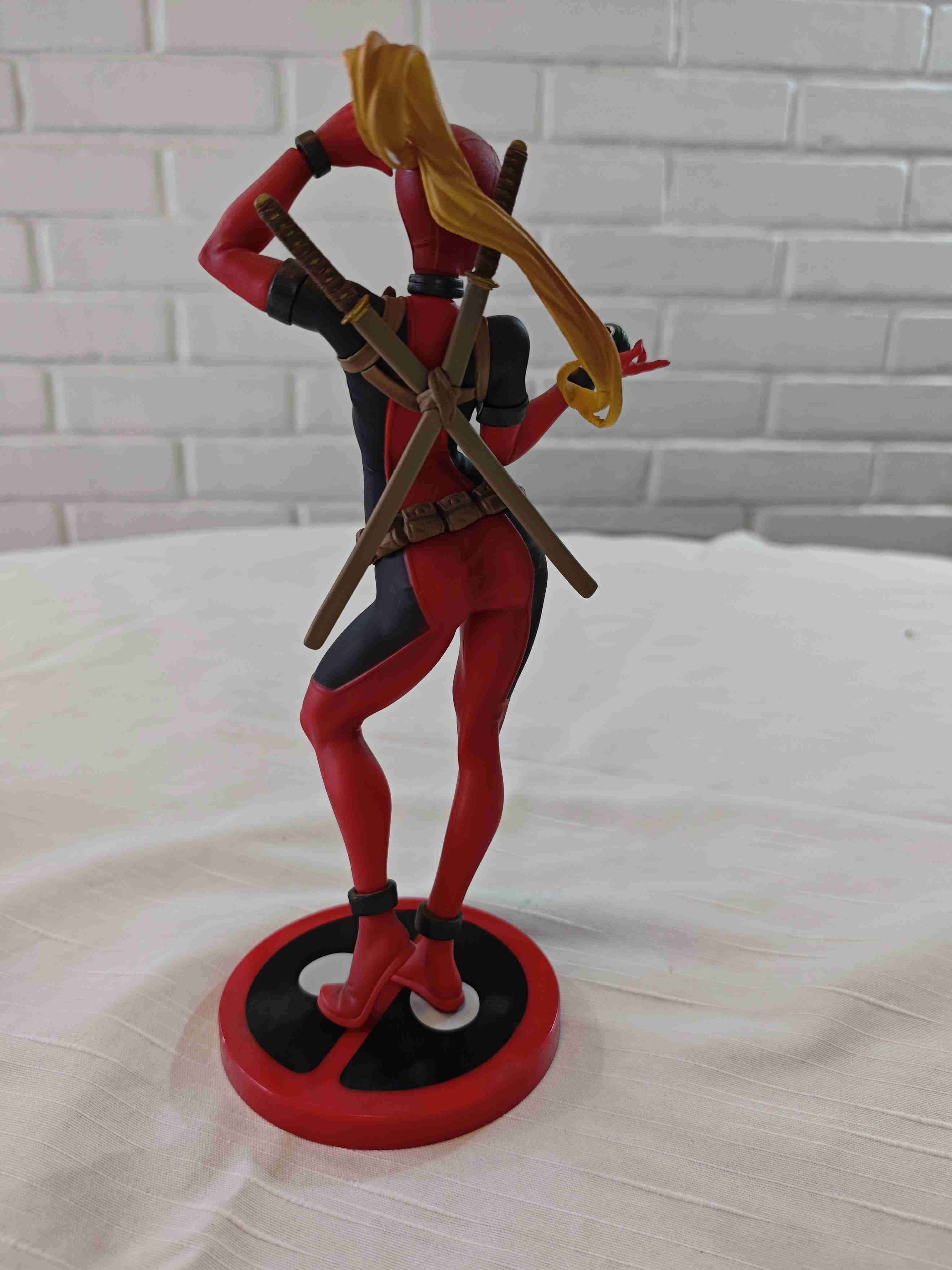 Figura de acción Lady Deadpool - miniatura 6