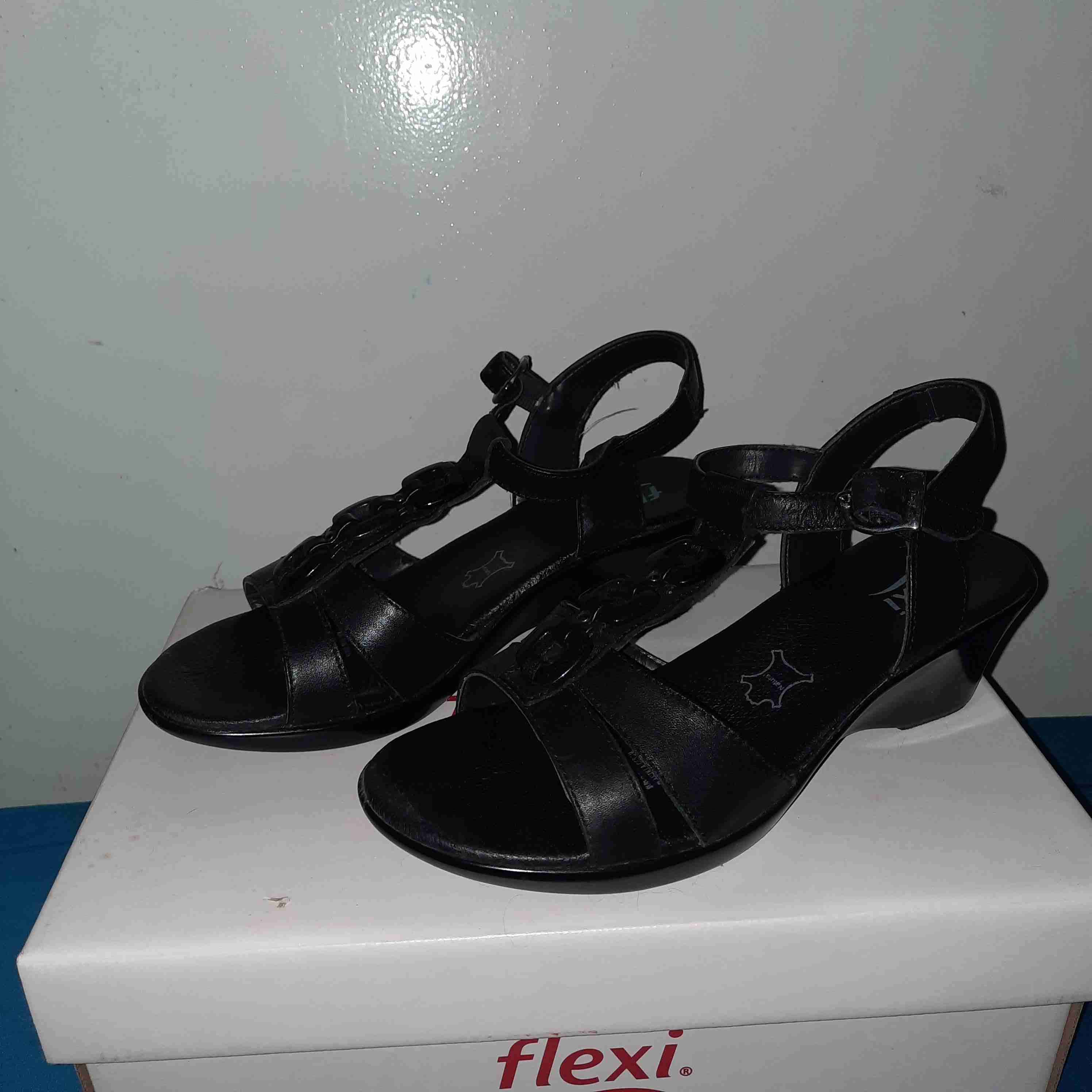 Sandalias Flexi de tacón bajo