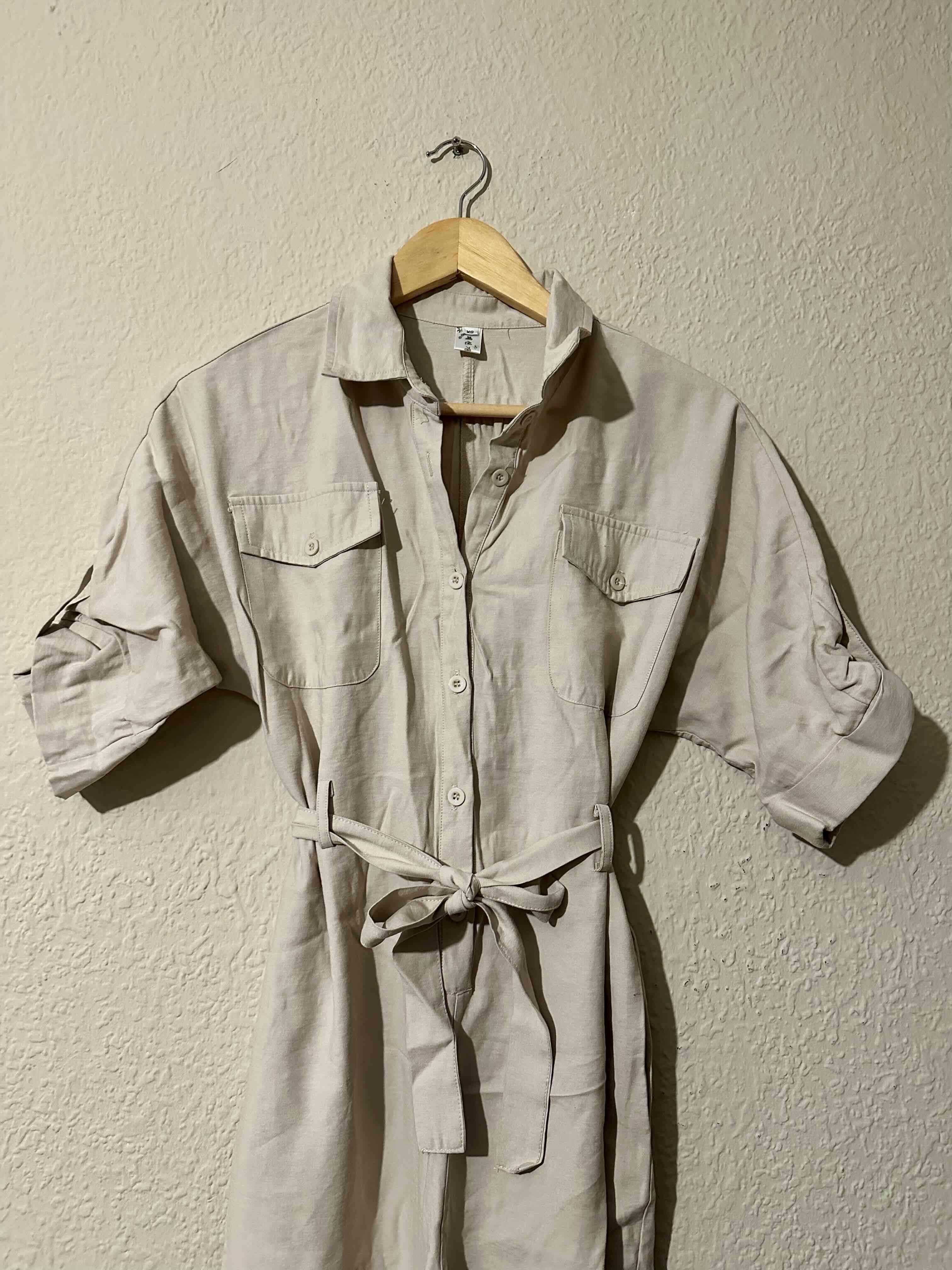 Enterito beige con cinturón