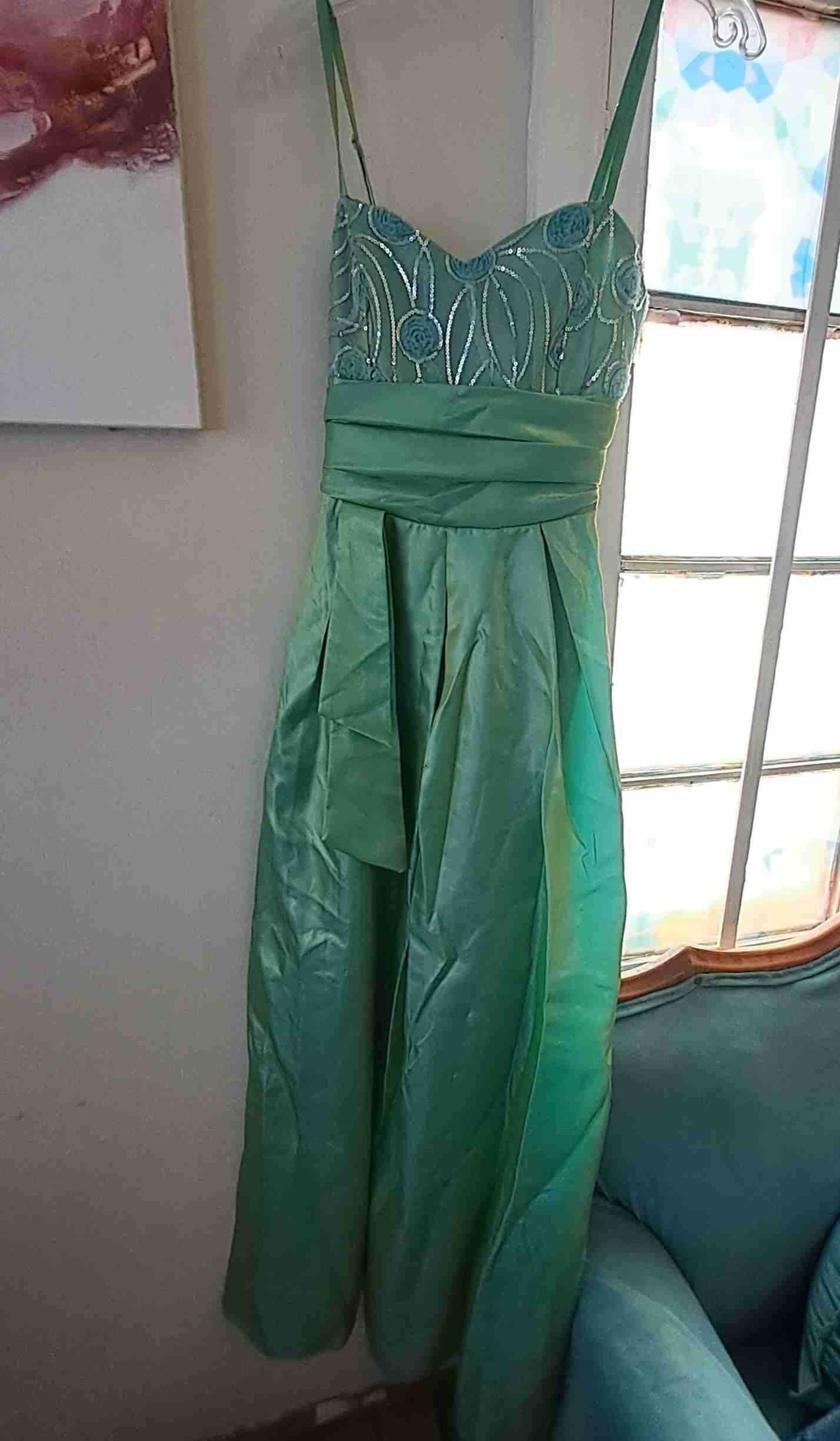 Vestido largo verde elegante - miniatura 2