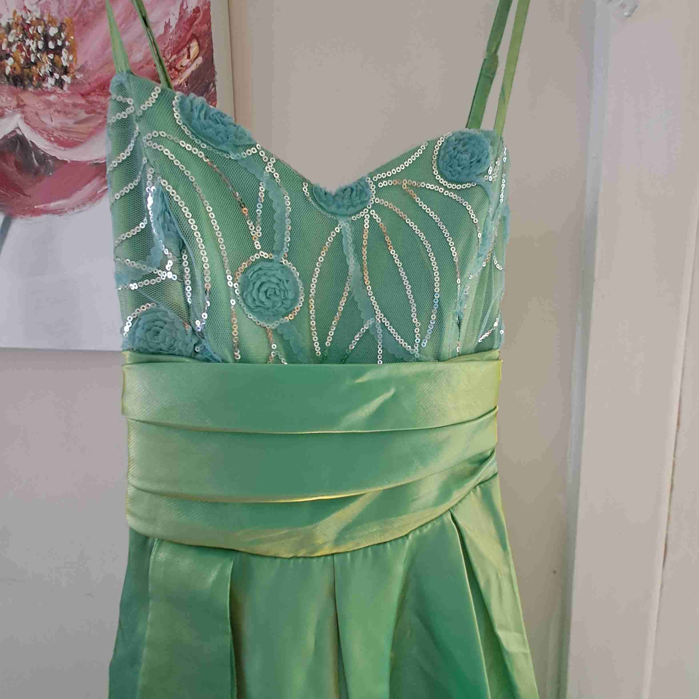 Vestido largo verde elegante - miniatura 3