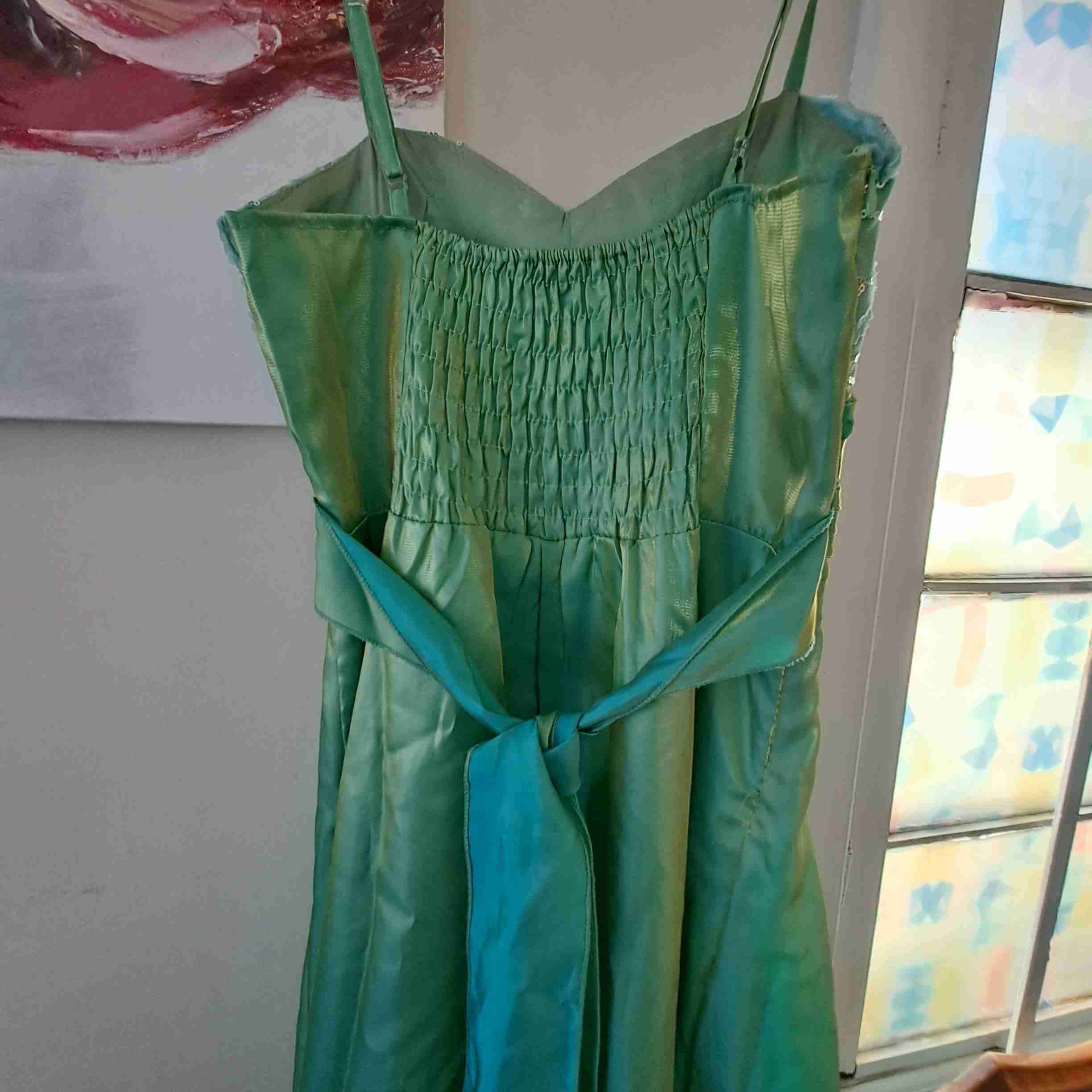 Vestido largo verde elegante - miniatura 4