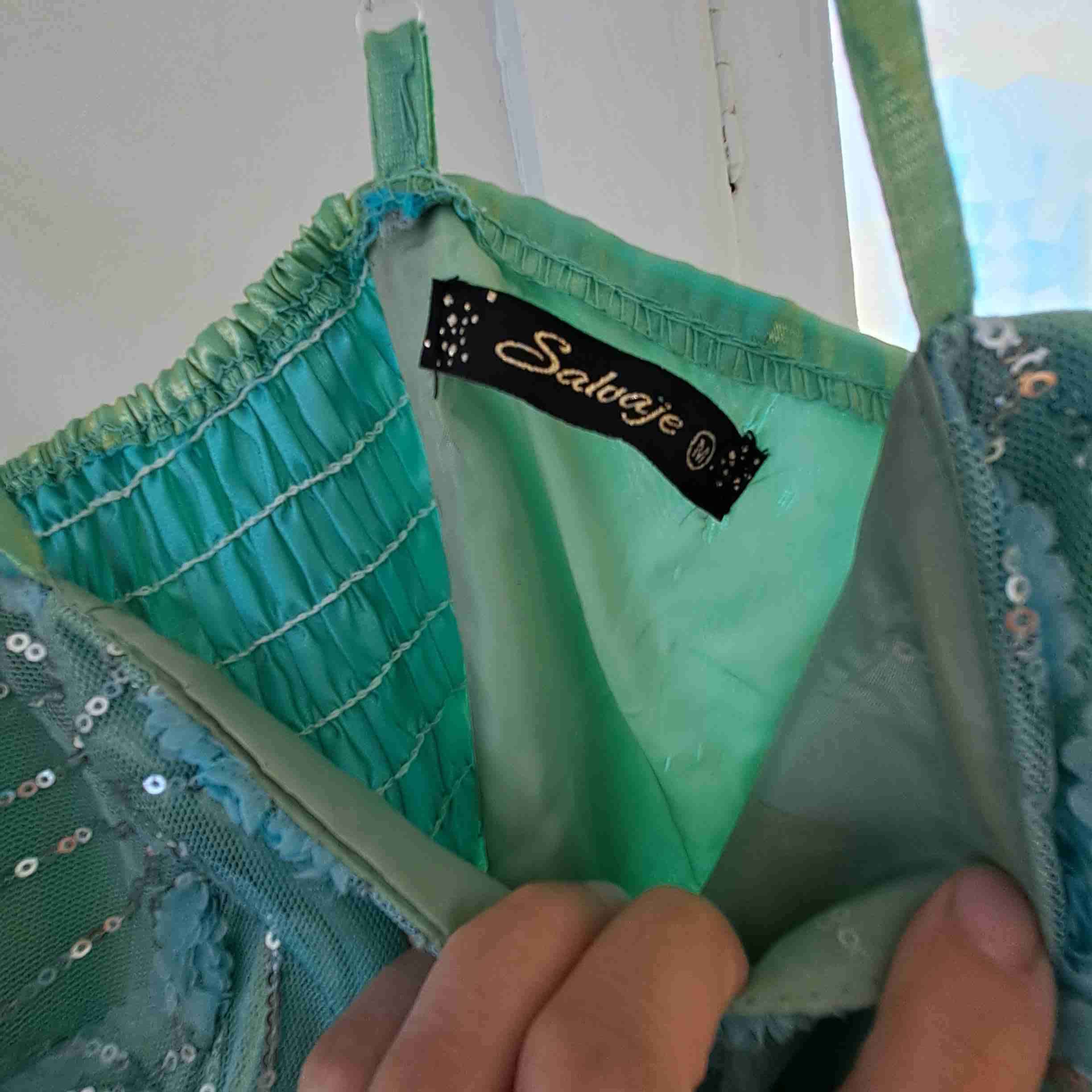 Vestido largo verde elegante - miniatura 6