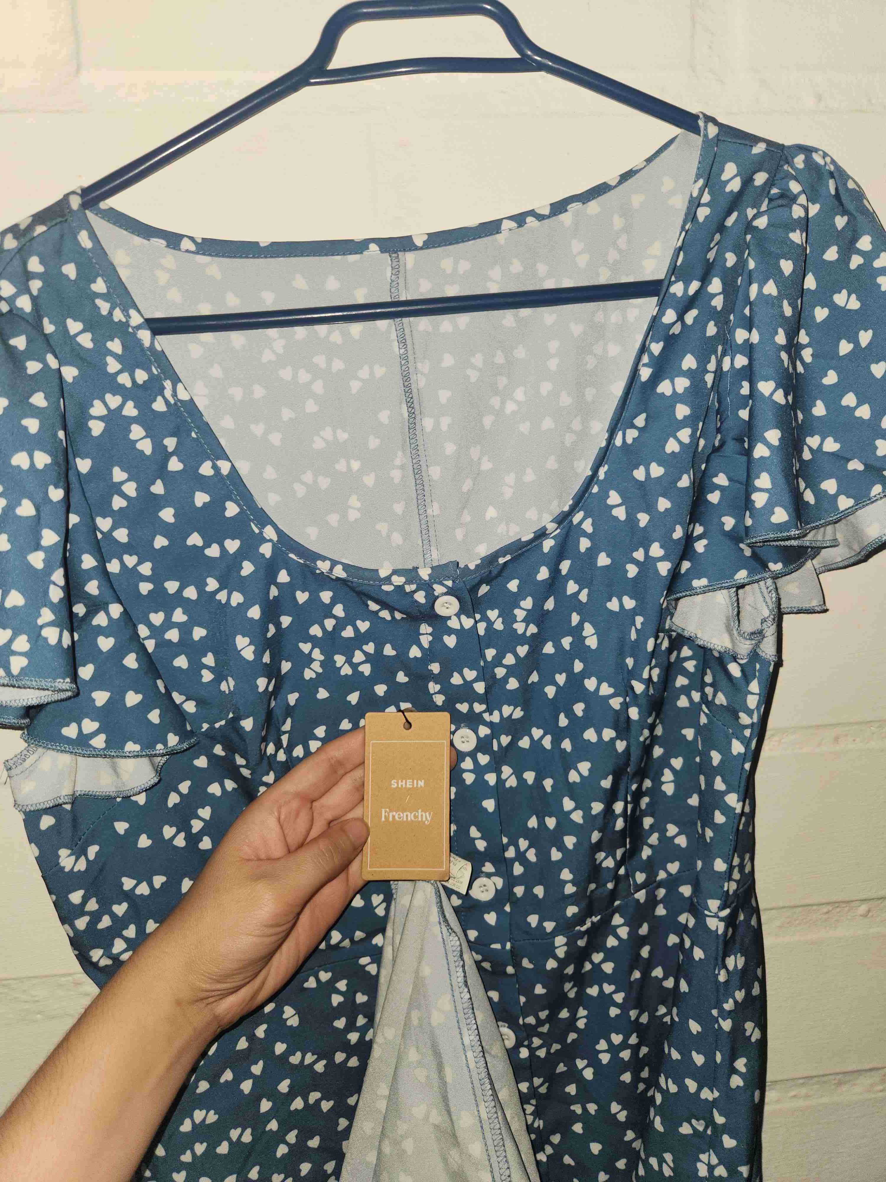 Vestido azul con estampado de corazones - miniatura 2