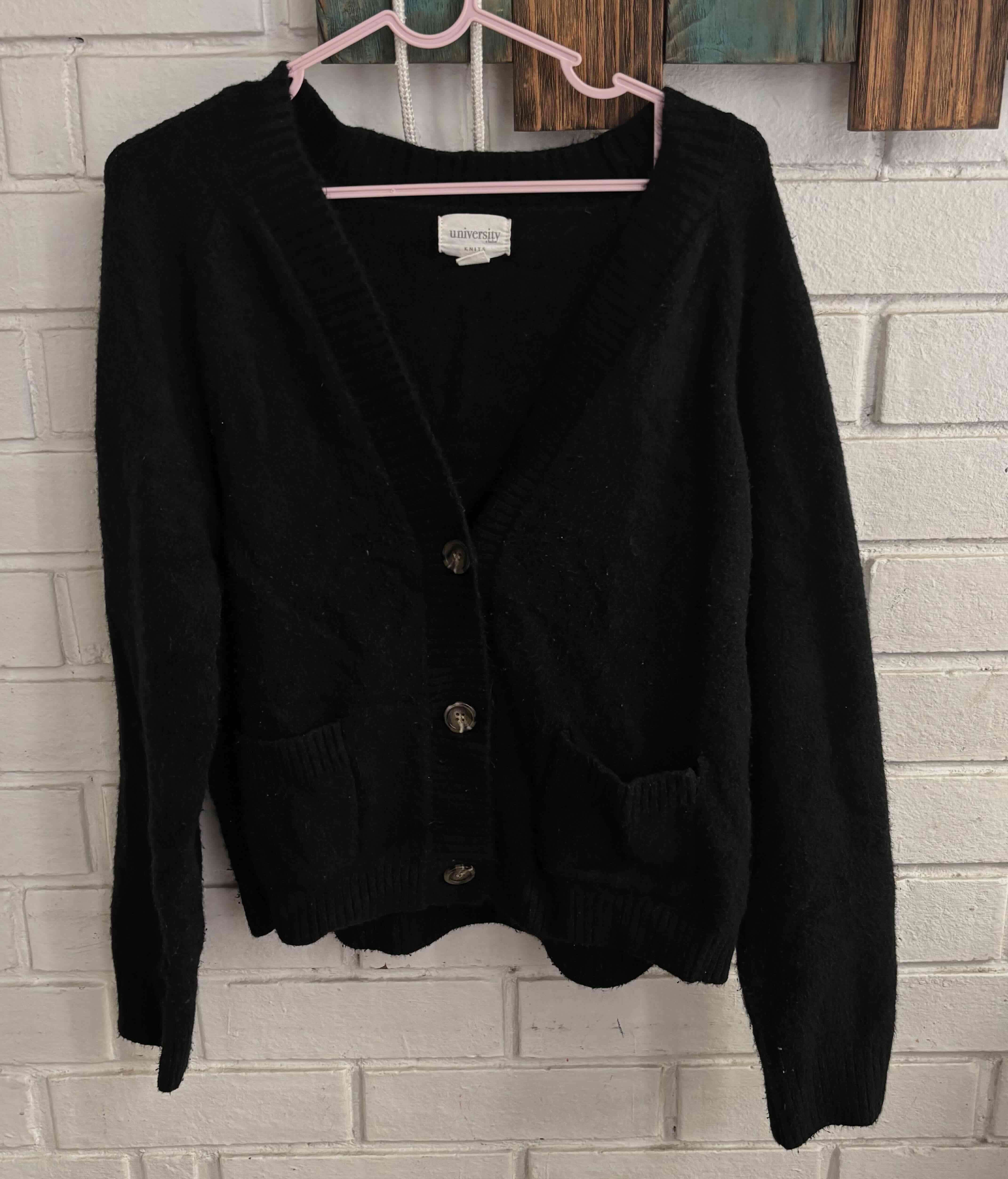 Cardigan negro con botones