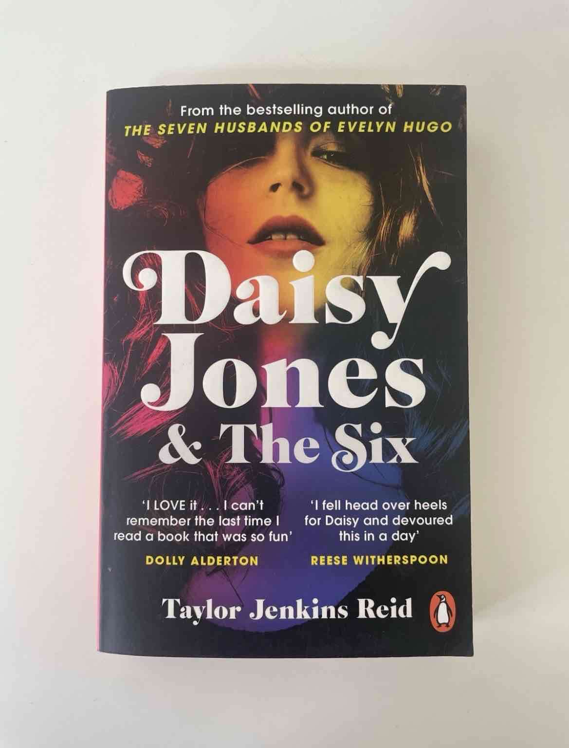 Libro Daisy Jones & The Six en inglés