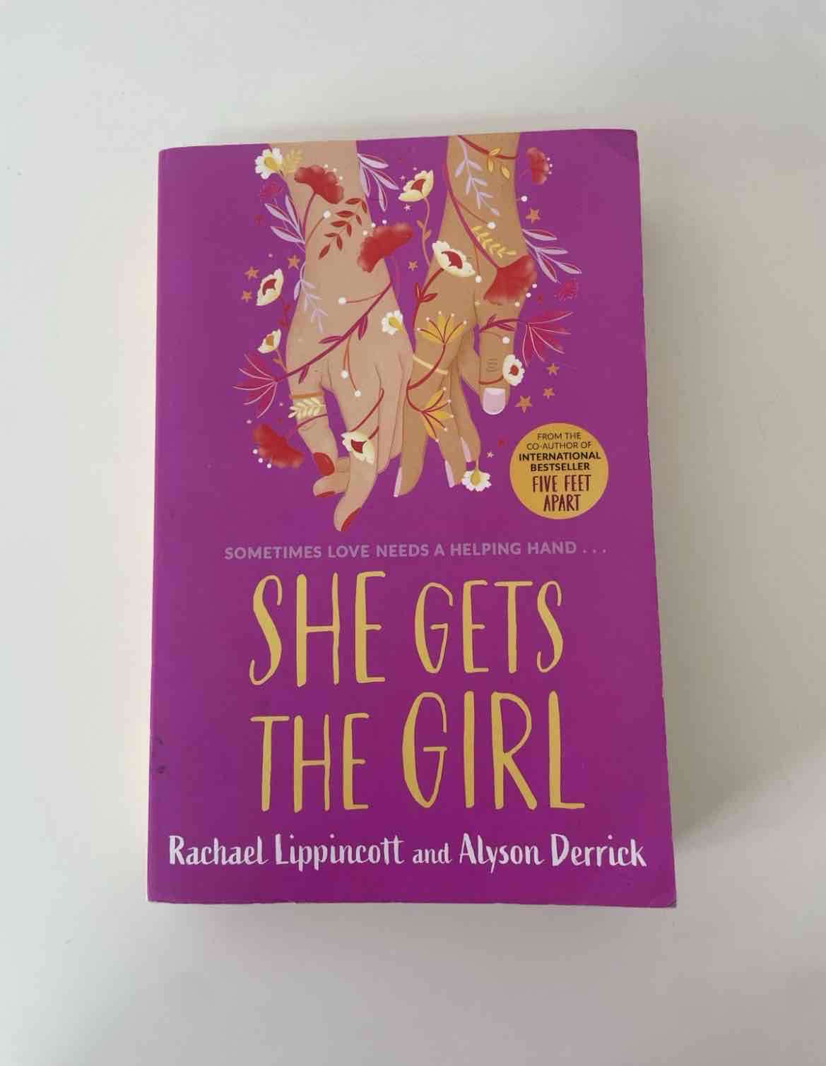 Libro 'She Gets the Girl' inglés