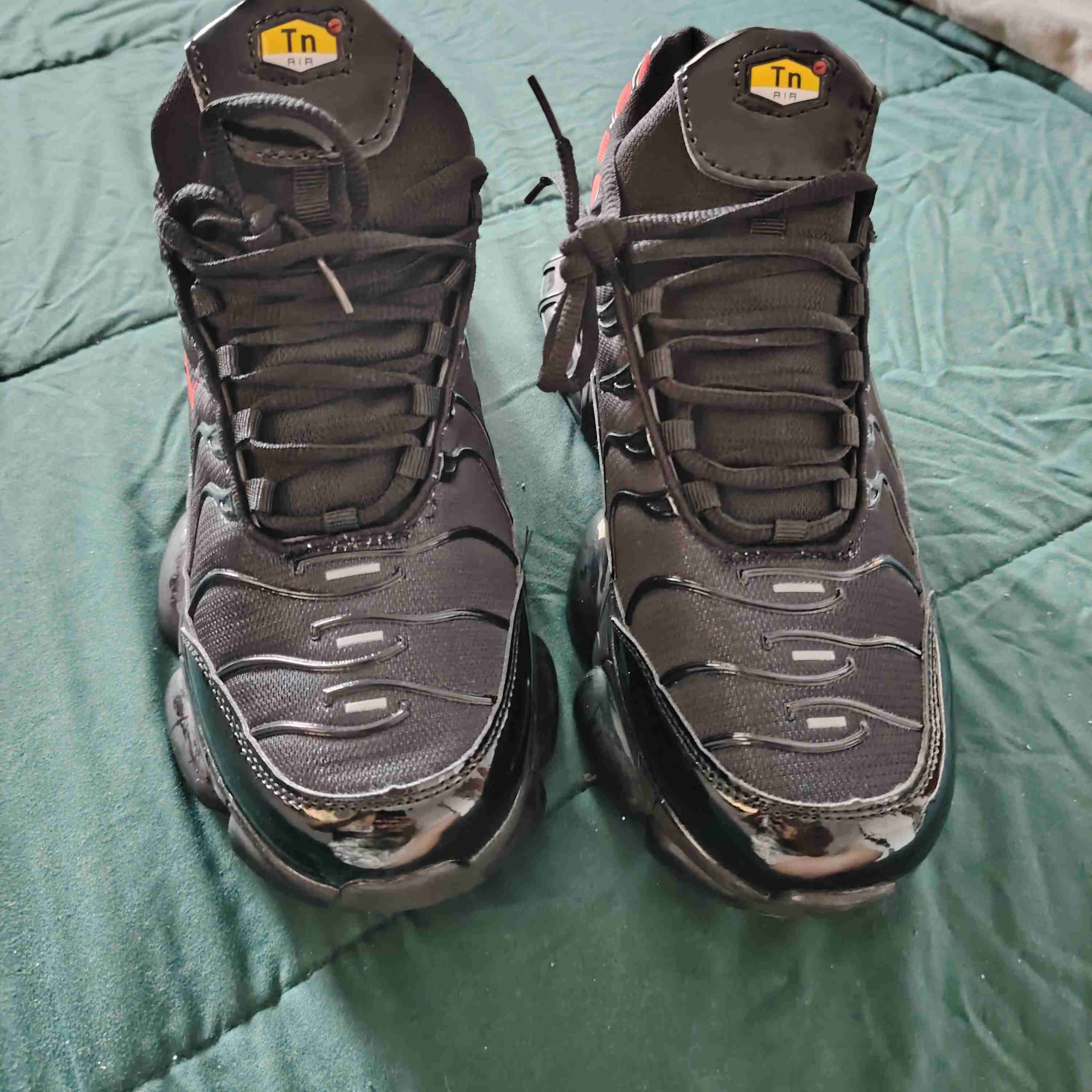 Zapatillas deportivas negras y rojas TN - miniatura 6