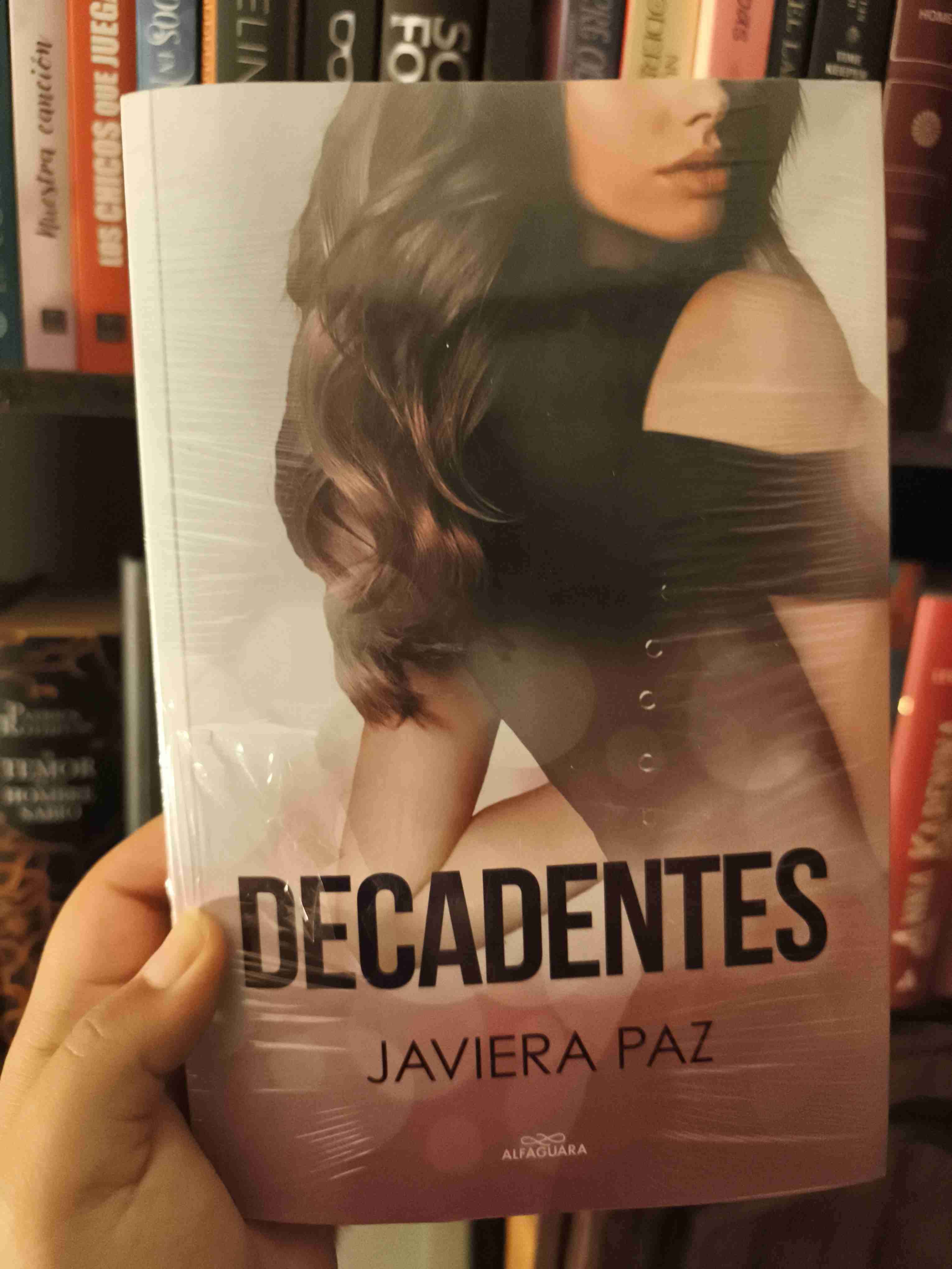 Libro 'Decadentes' de Javiera Paz