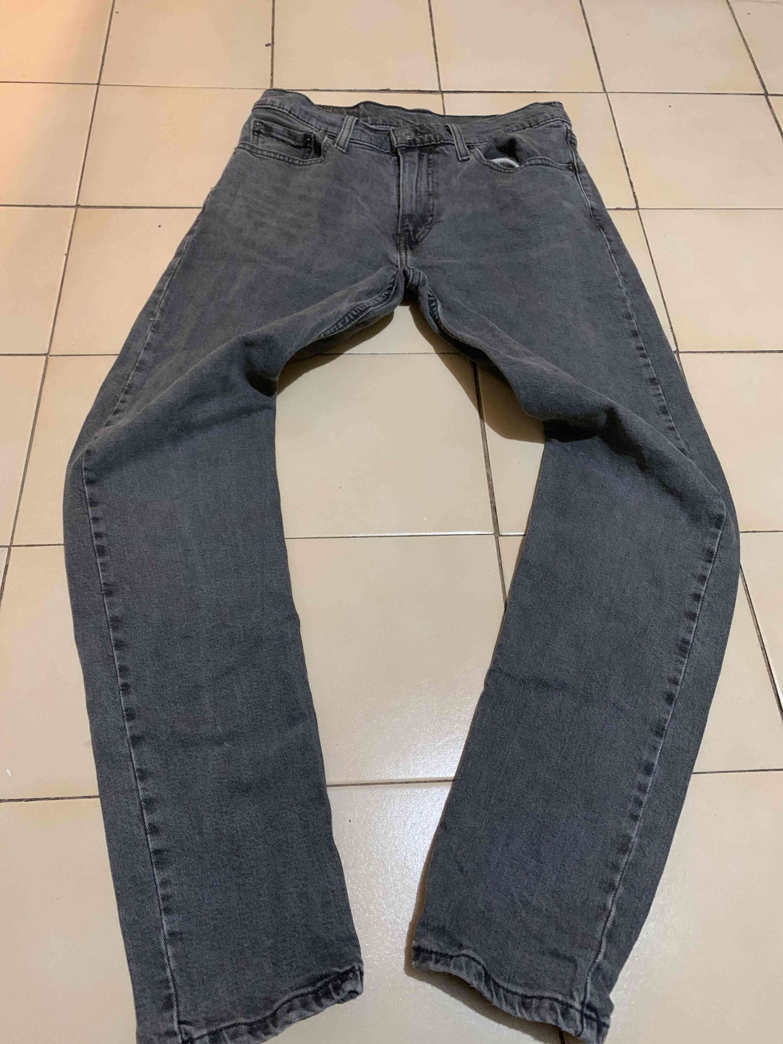 Jeans gris oscuros hombre