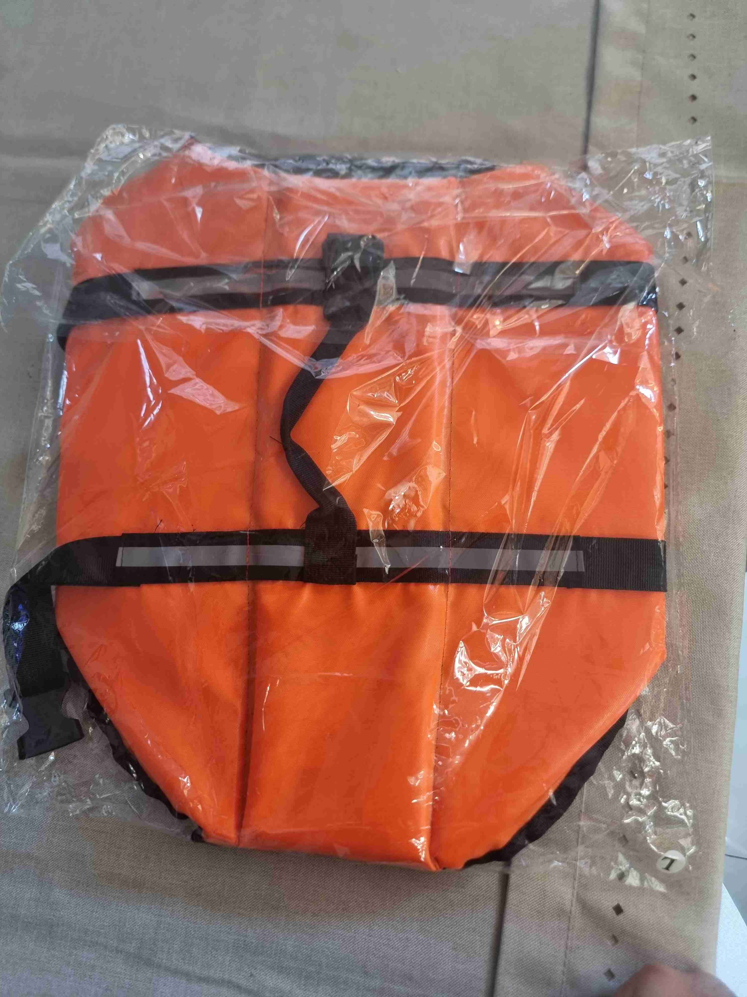 Chaleco salvavidas naranja para mascota