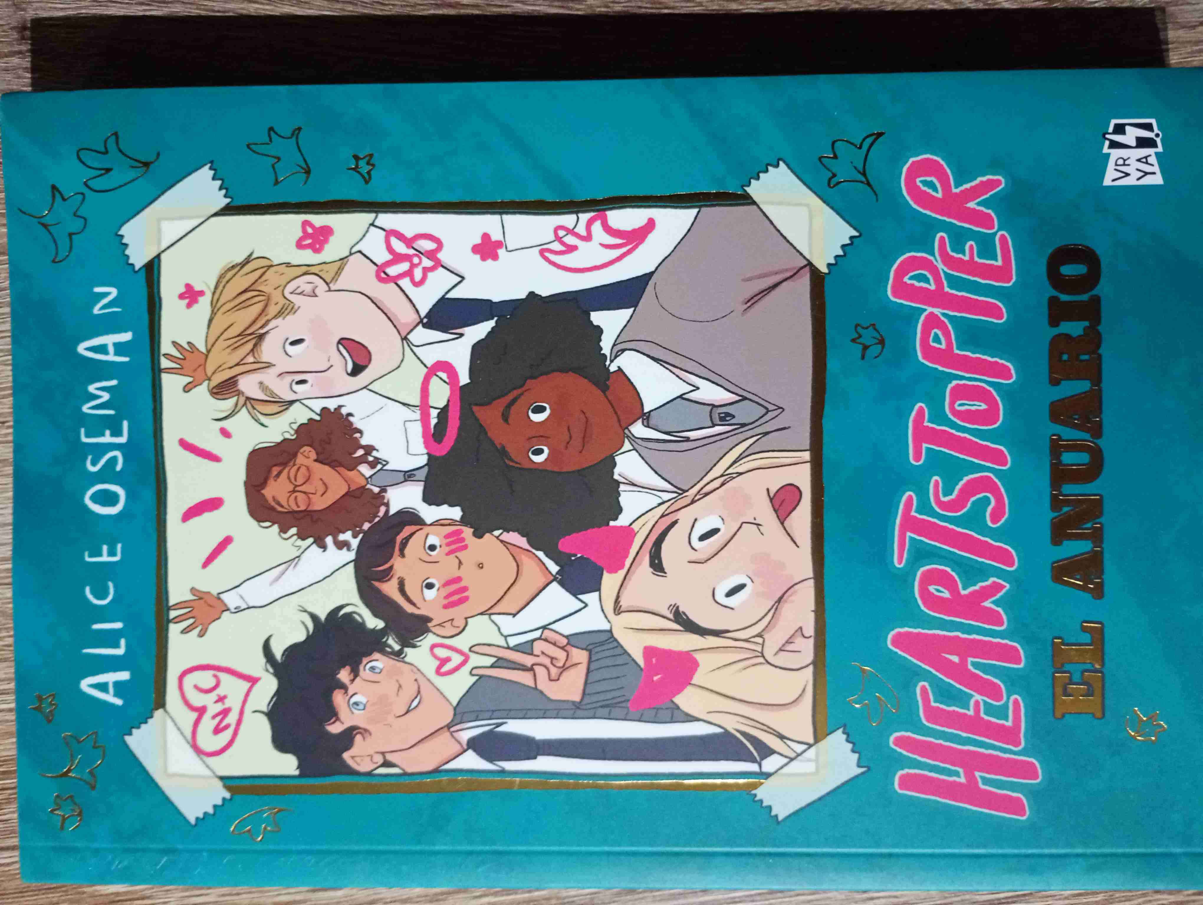 Anuario Heartstopper de Alice Oseman