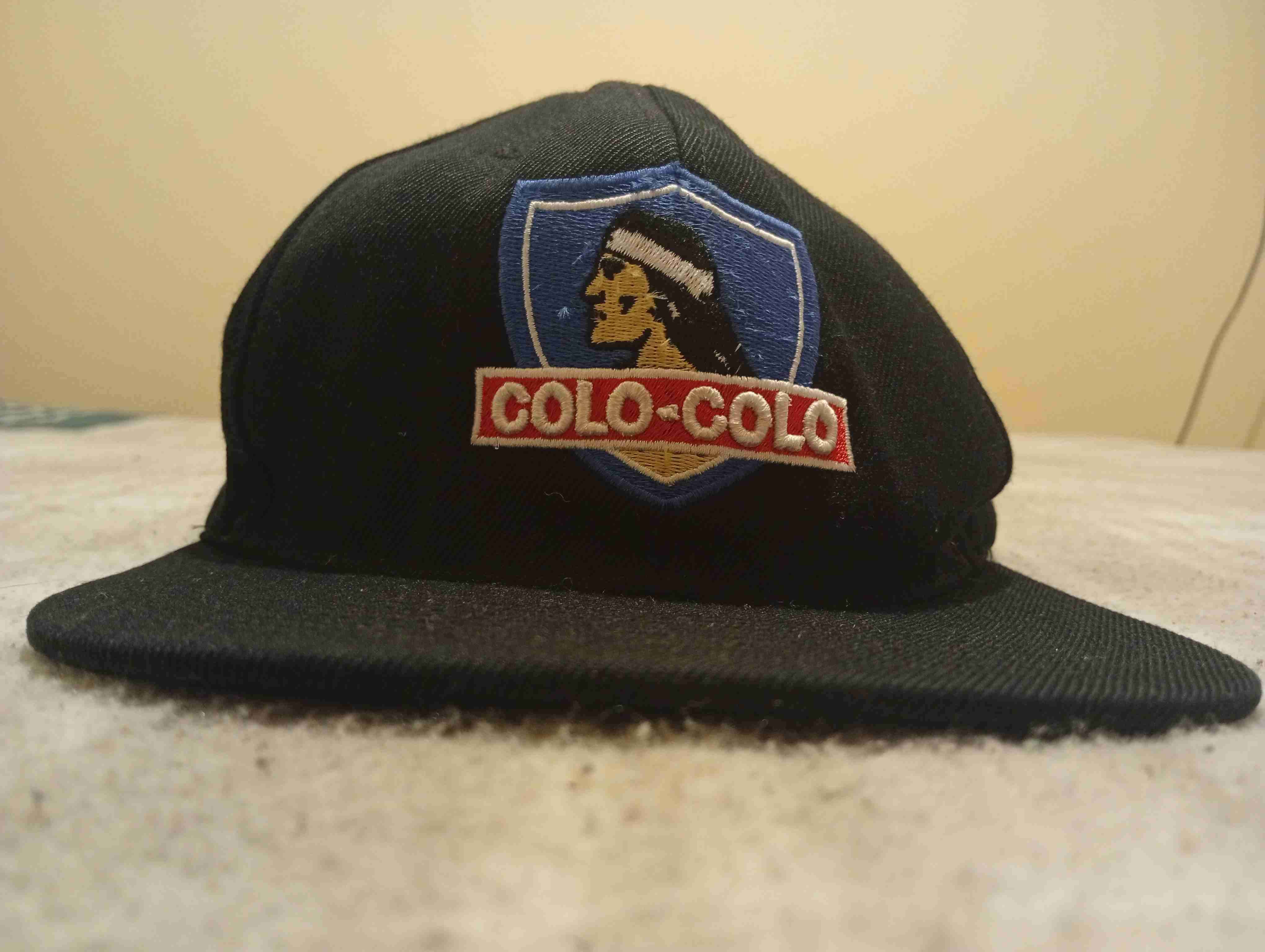 Gorra negra Colo-Colo