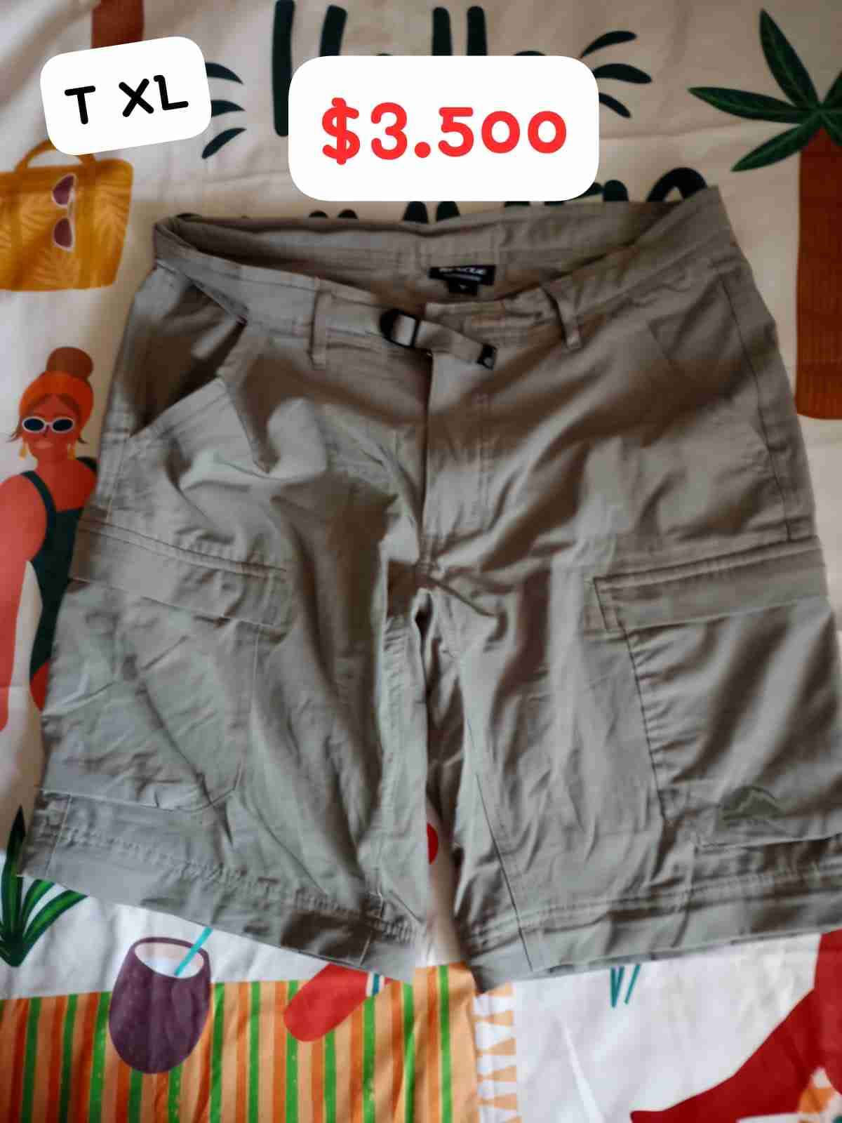 Shorts cargo beige para hombre
