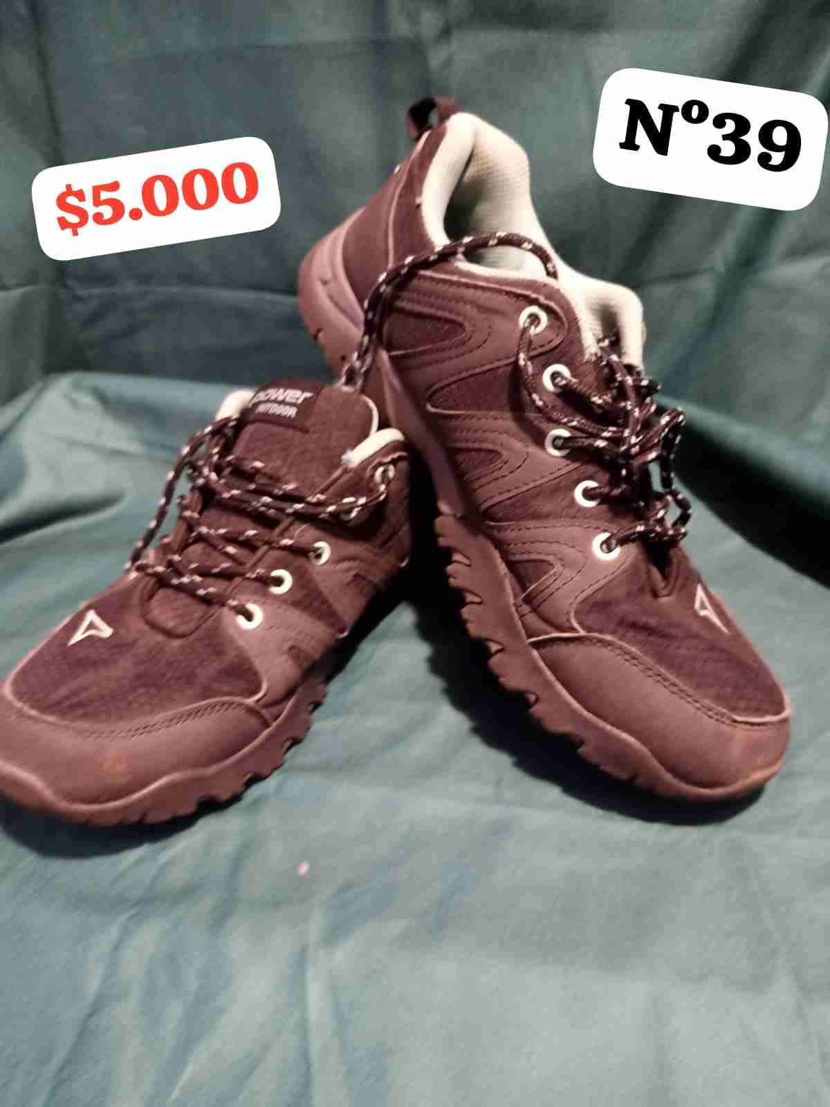 Zapatillas deportivas negras talla 39