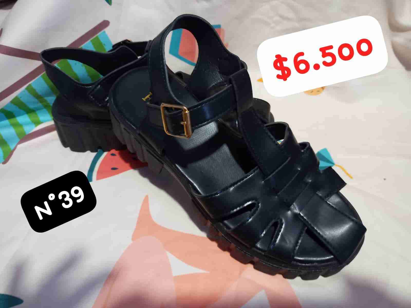 Sandalias negras número 39