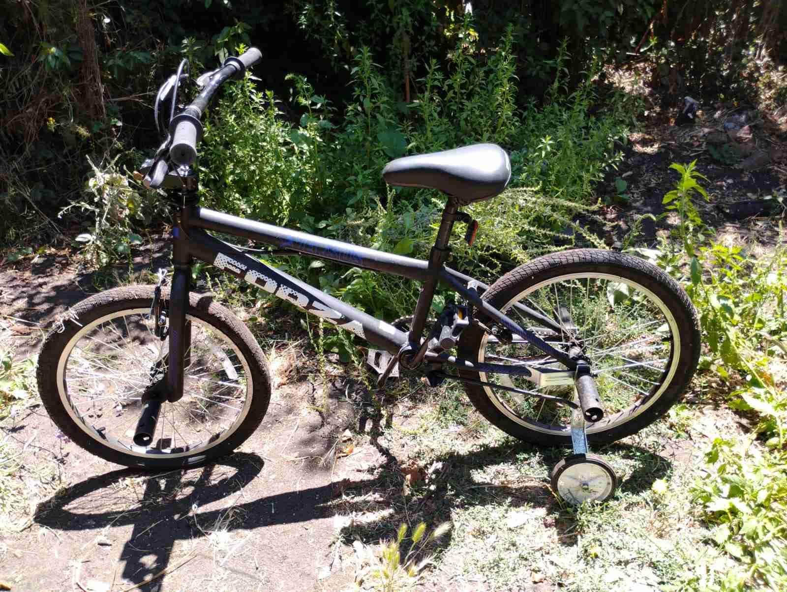 Bicicleta infantil con rueditas