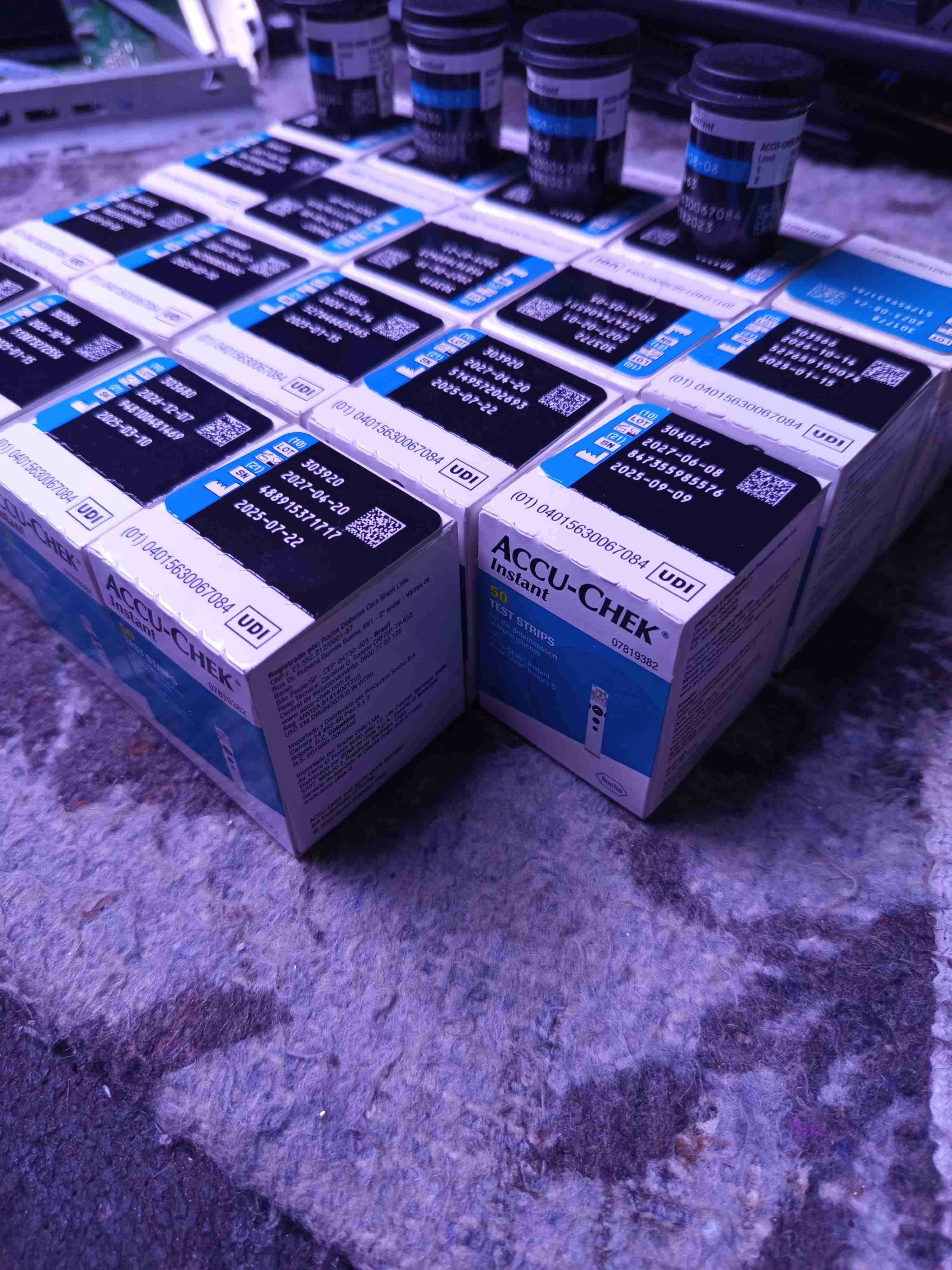 Tiras reactivas Accu-Check Instant cajas de 50 u - miniatura 4