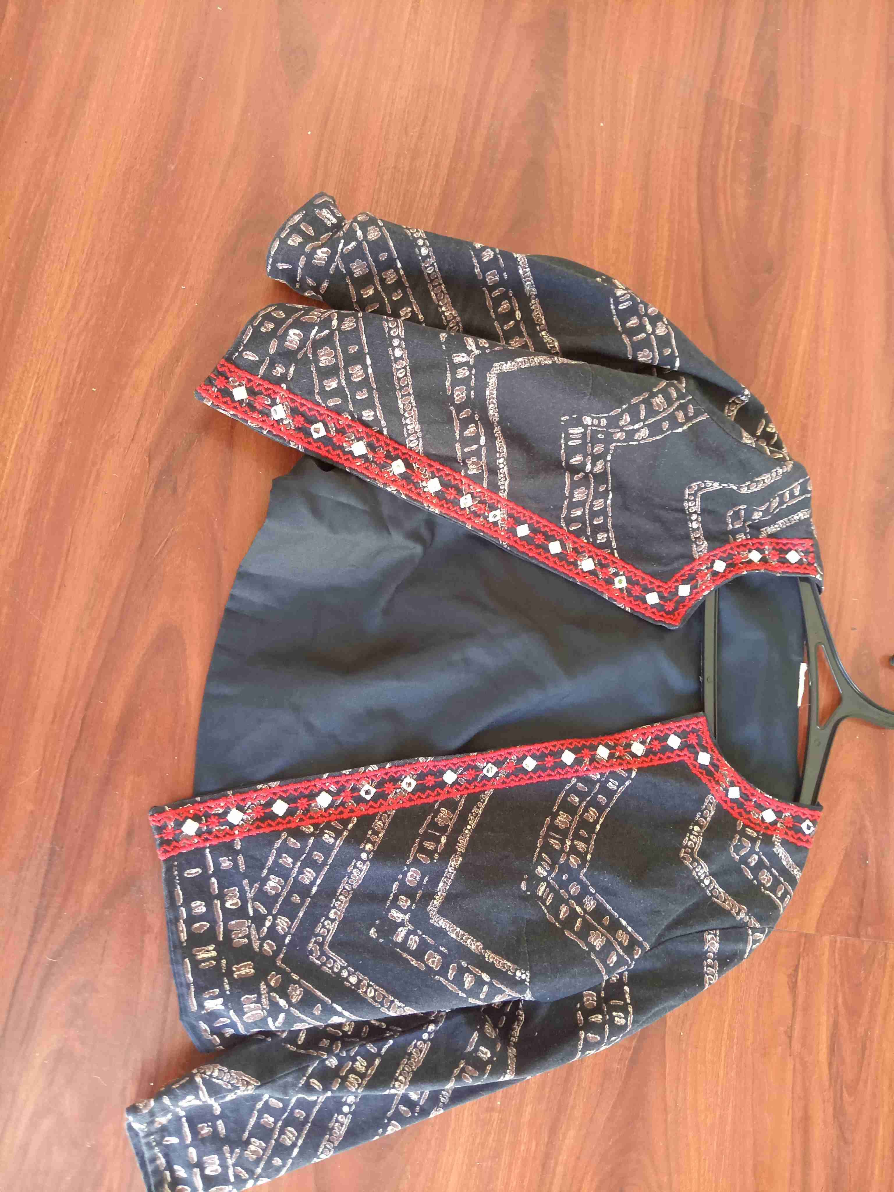 Chaqueta étnica negra y roja - miniatura 2