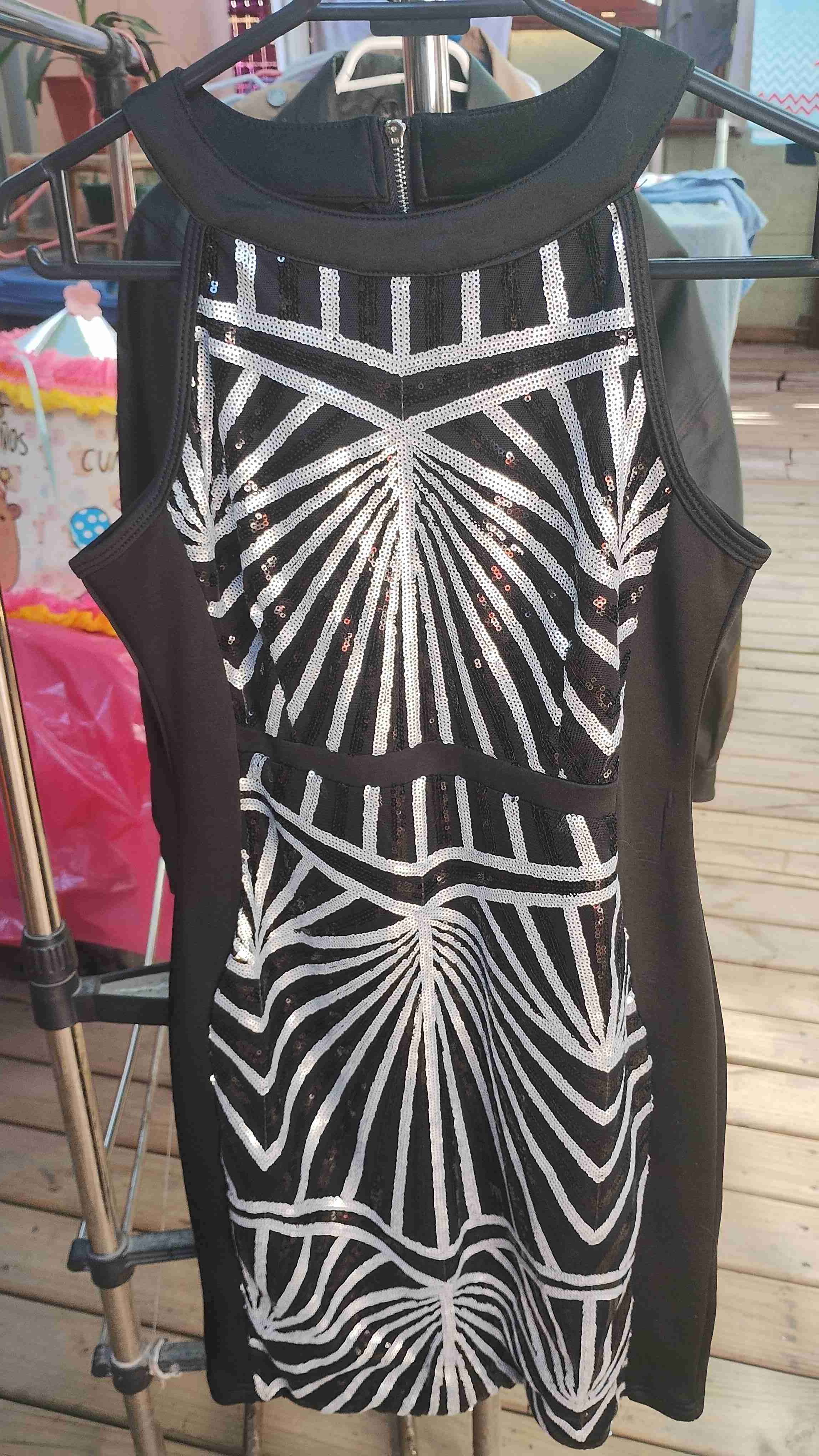 Vestido negro con lentejuelas