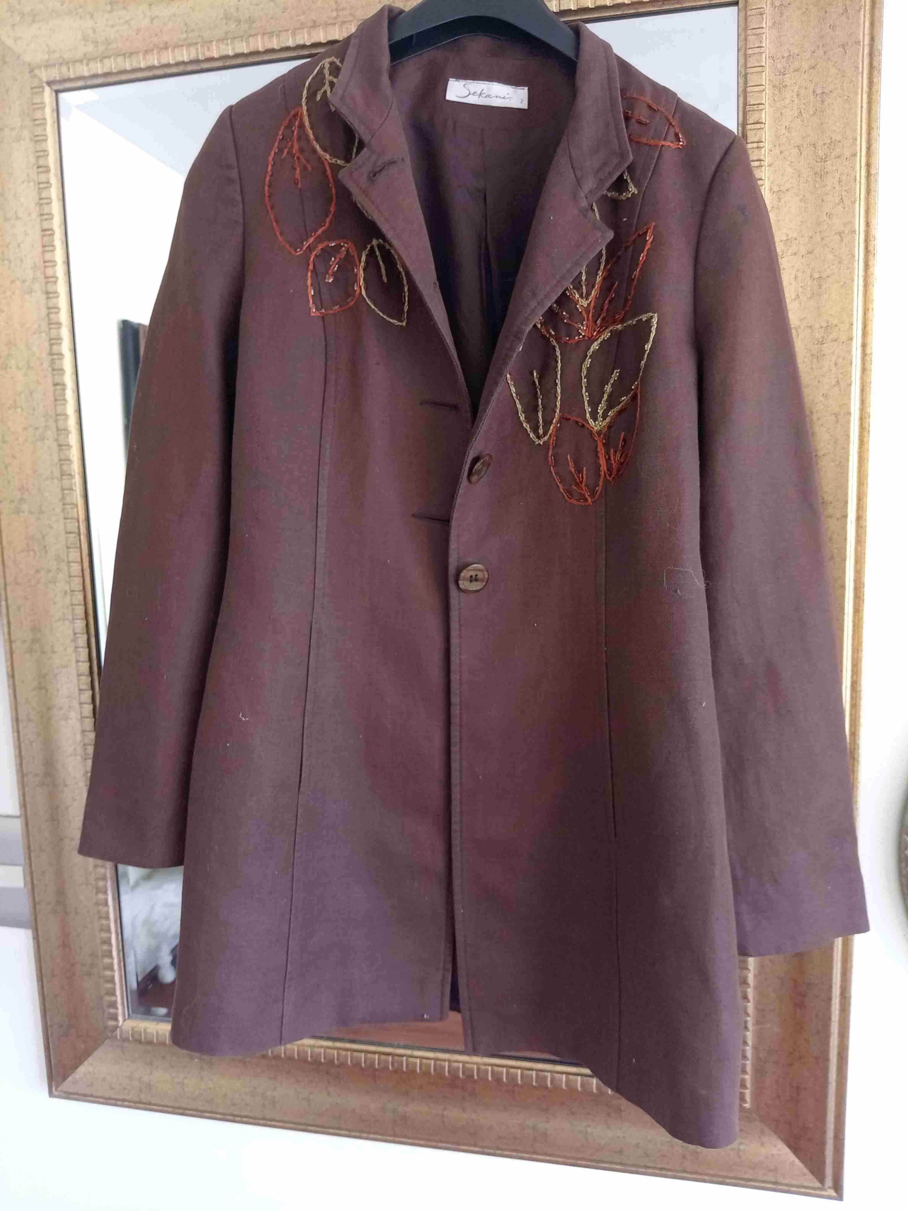 Abrigo marrón tela delgada  con bordado - miniatura 2