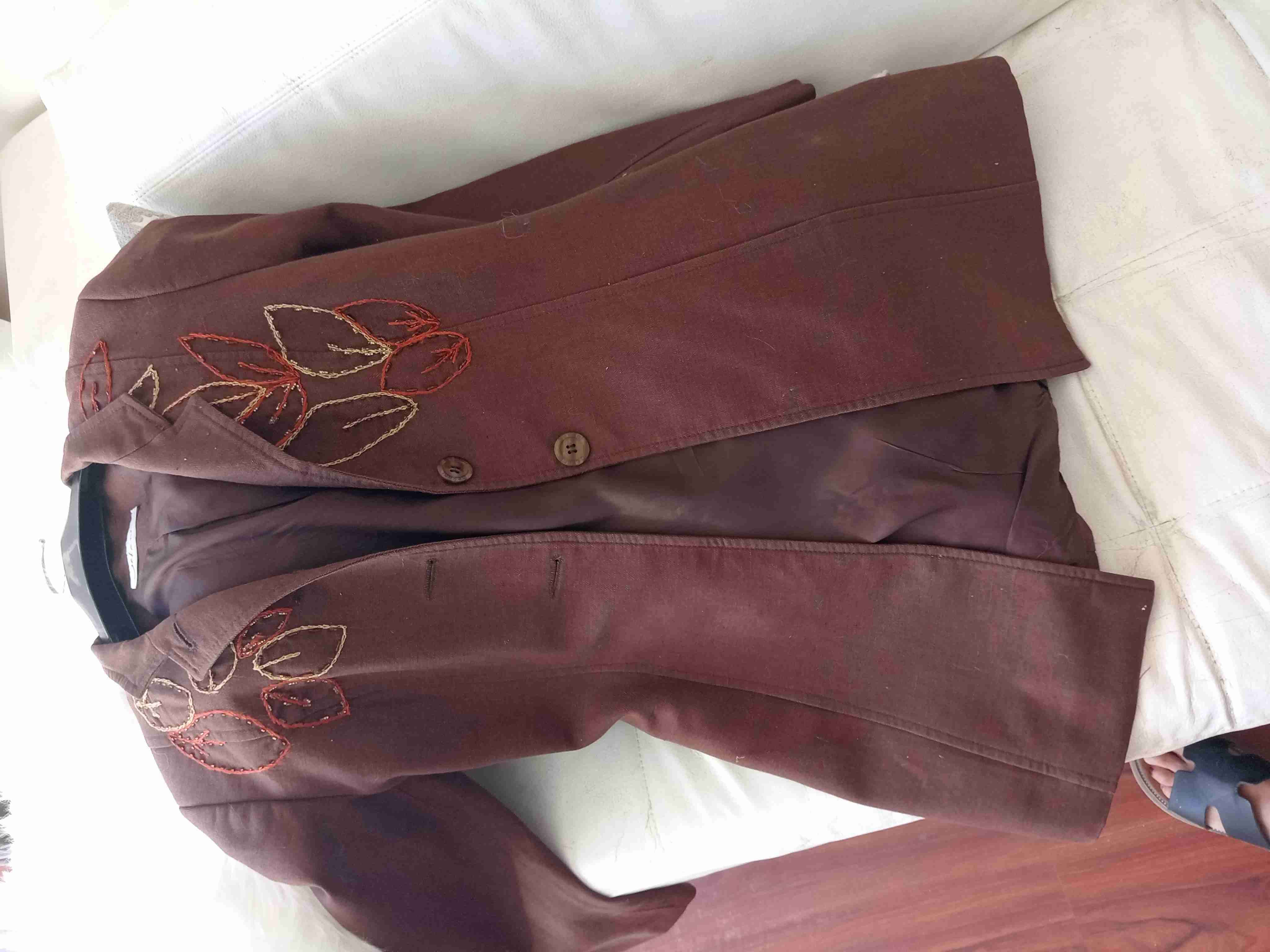 Abrigo marrón tela delgada  con bordado - miniatura 3