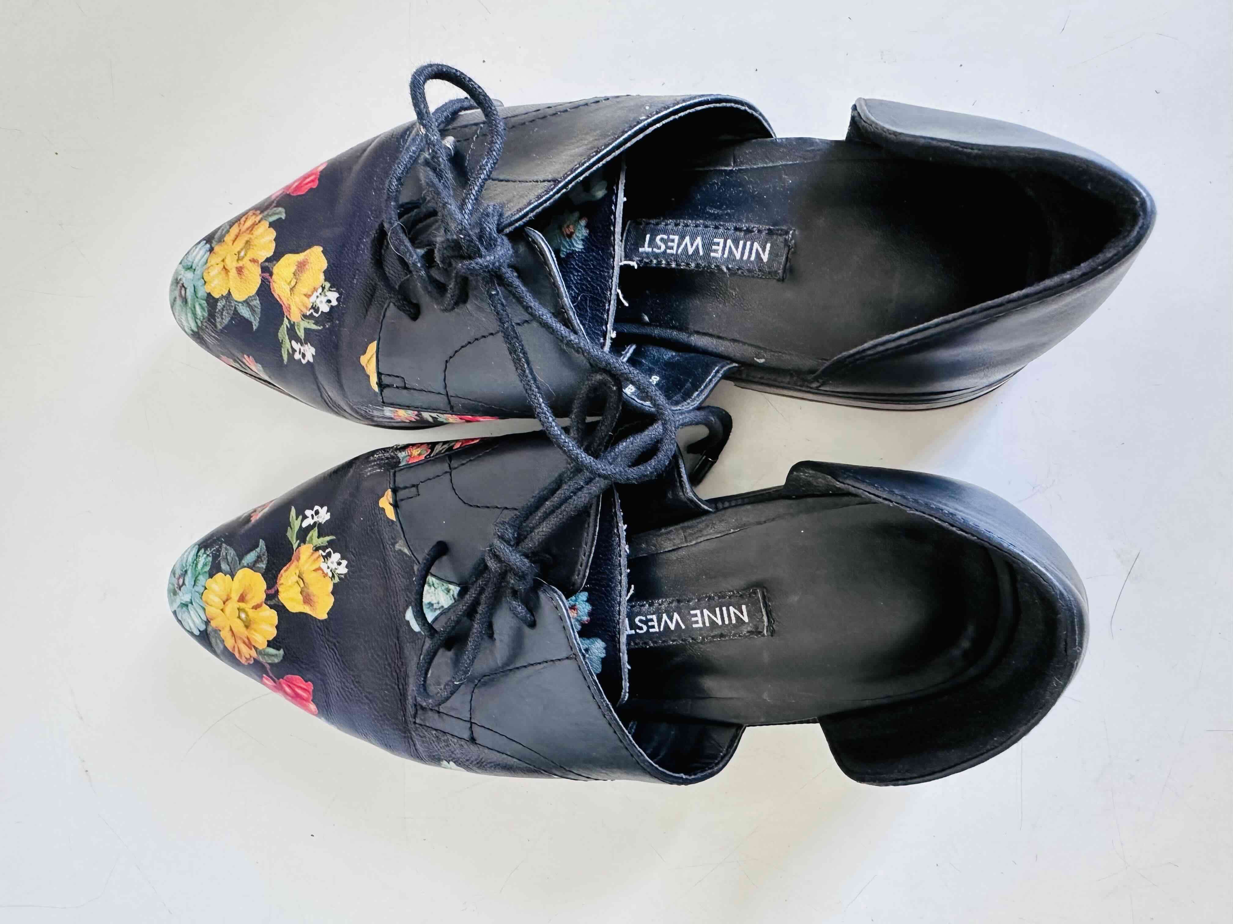 Zapatos Nine West con diseño floral
