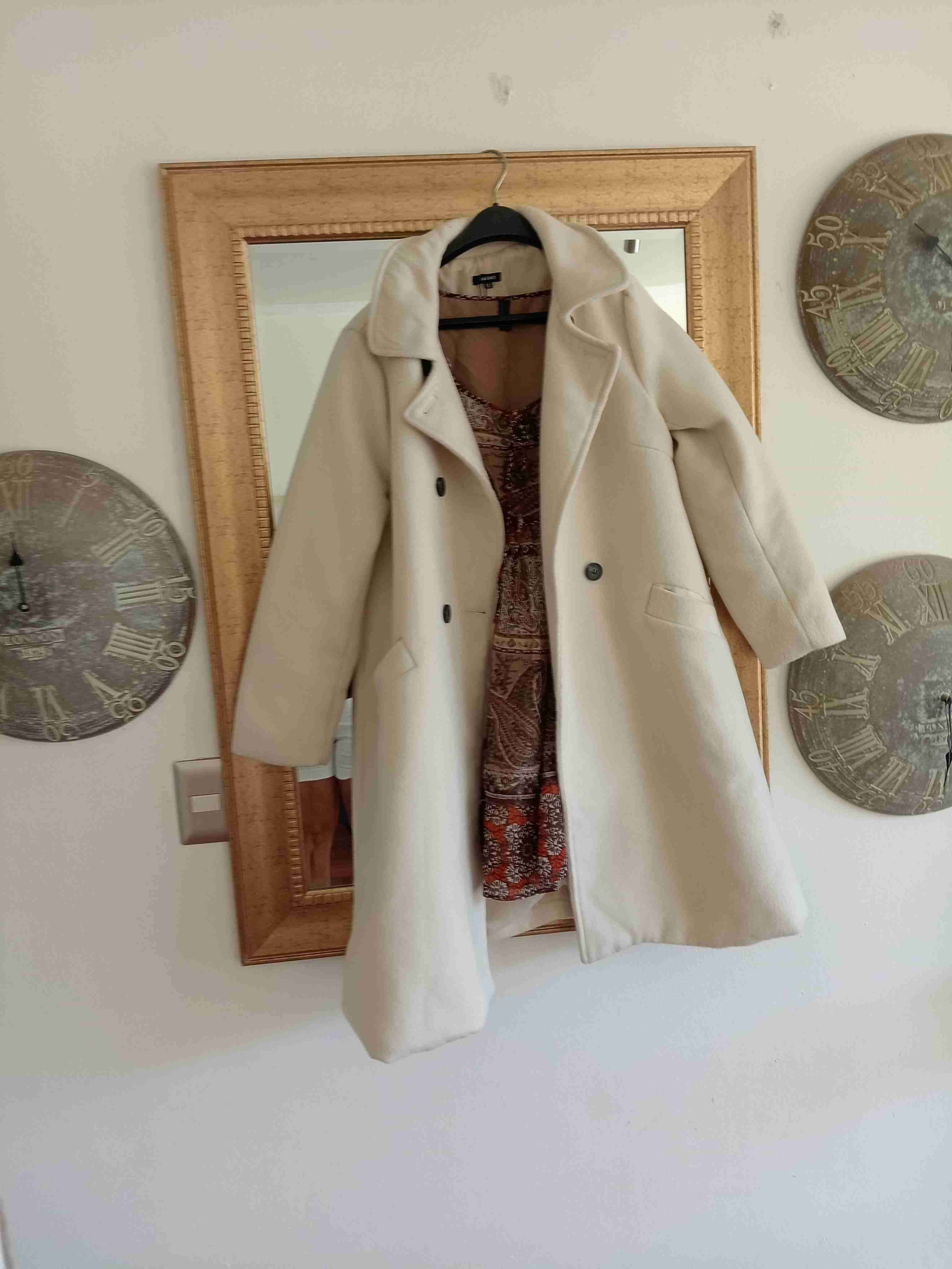 Abrigo largo beige con botones - miniatura 3