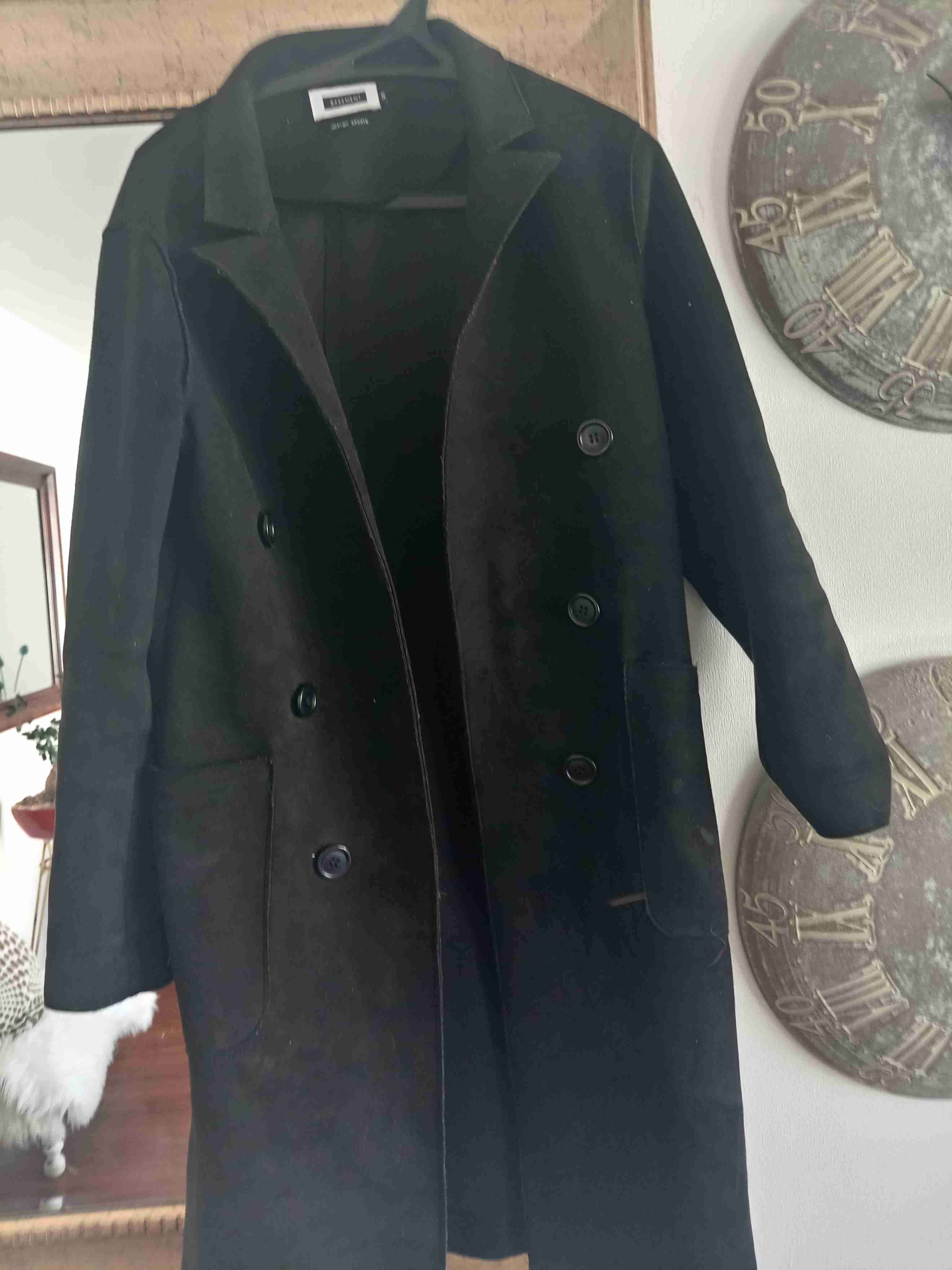 Abrigo negro, marca Basement talla S,, da para M - miniatura 4