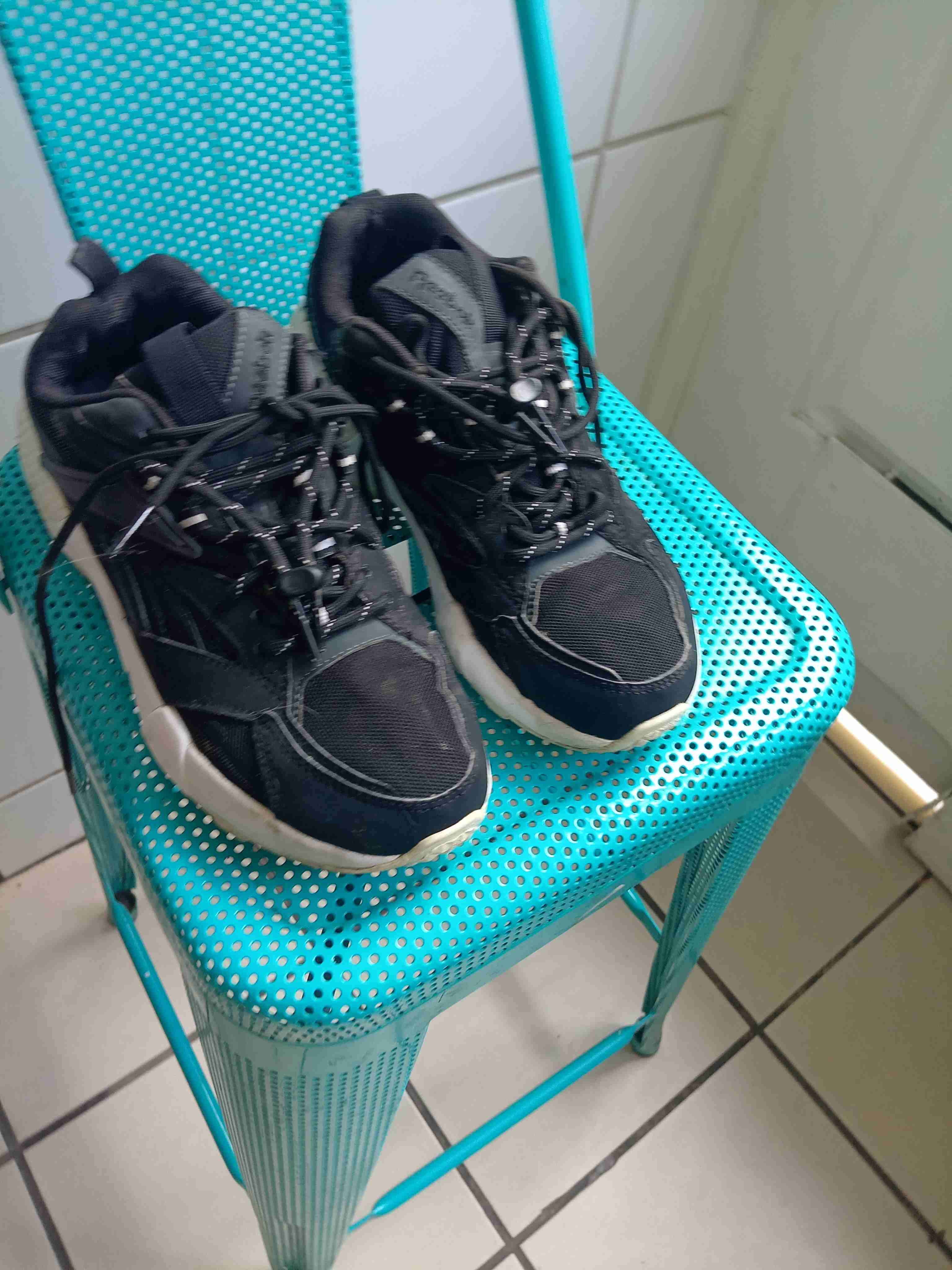 Zapatillas deportivas negras usadas