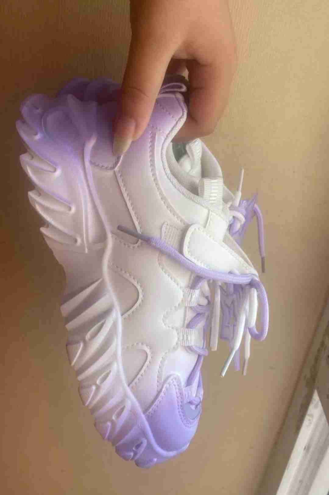 Zapatillas deportivas blancas y lilas - miniatura 5