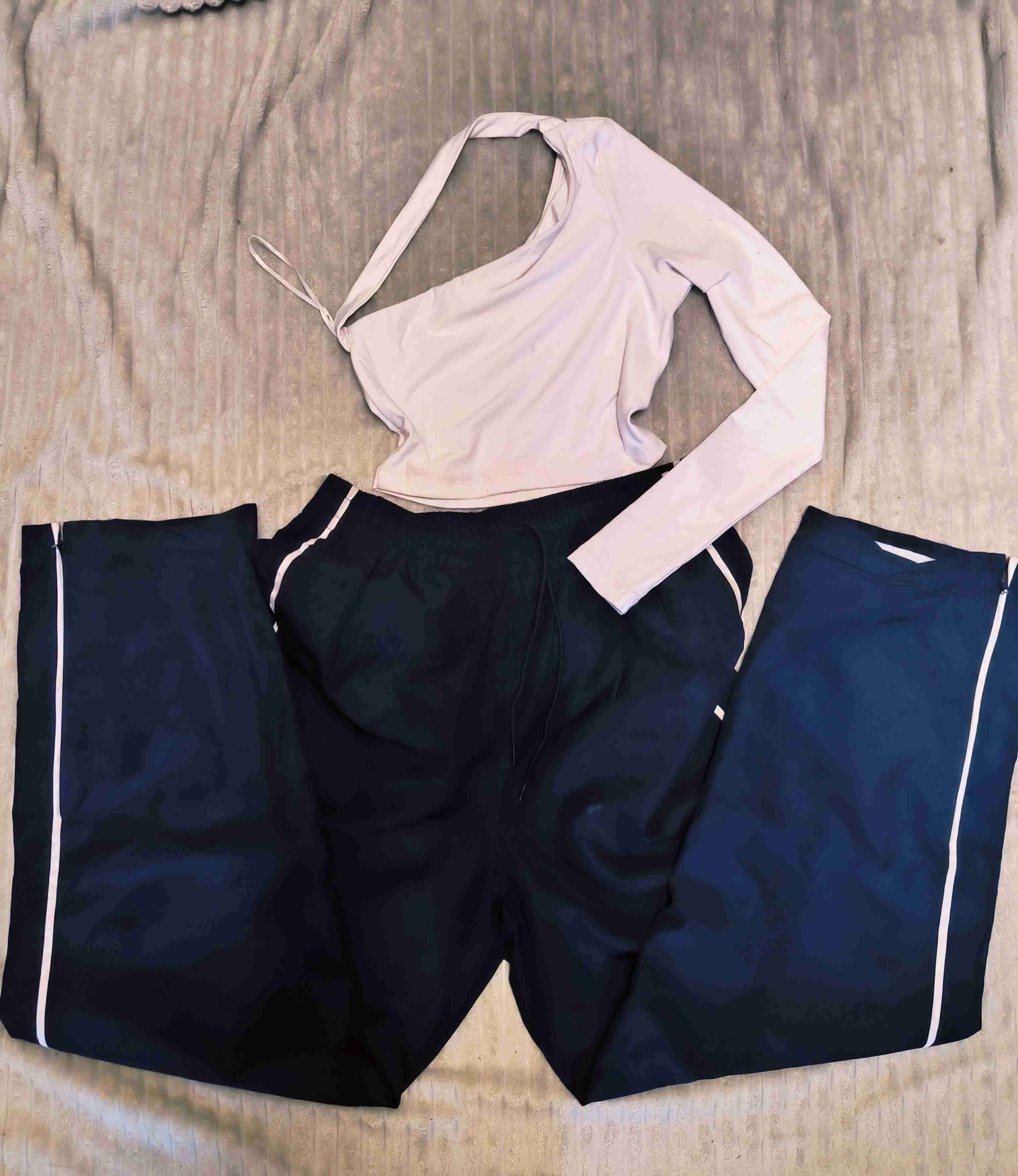 Conjunto polera y pantalón deportivo