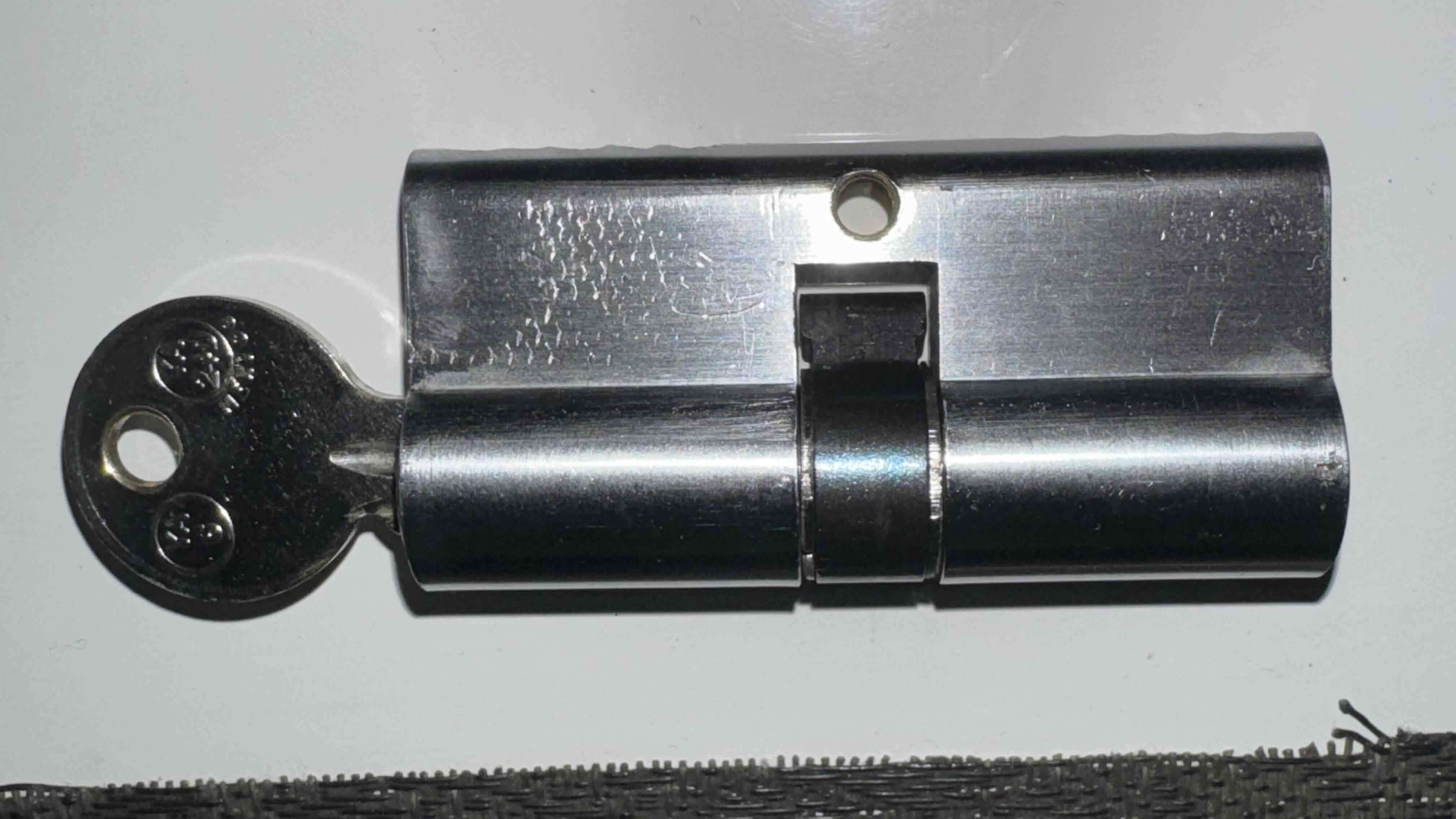 Cilindro de cierre metálico