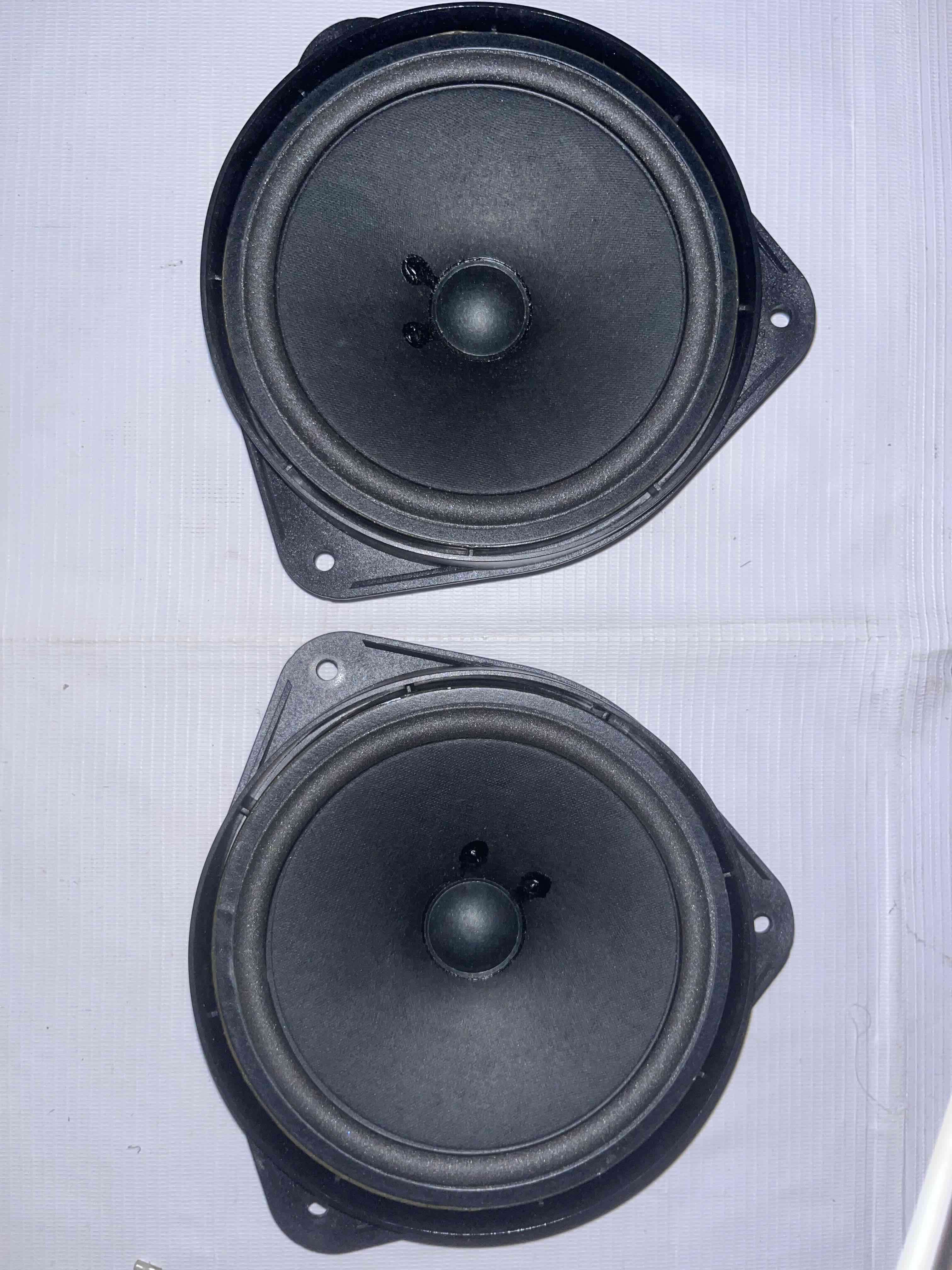 Parlantes redondos para auto 16cm