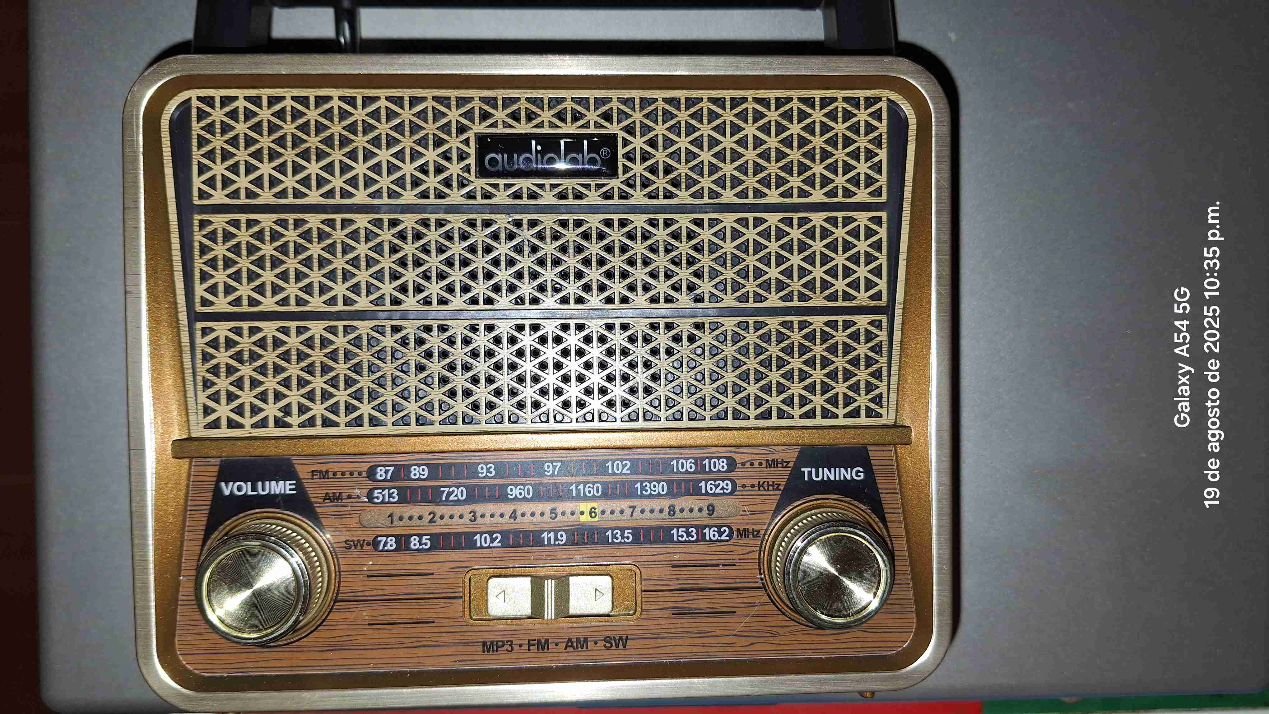 Radio vintage de madera
