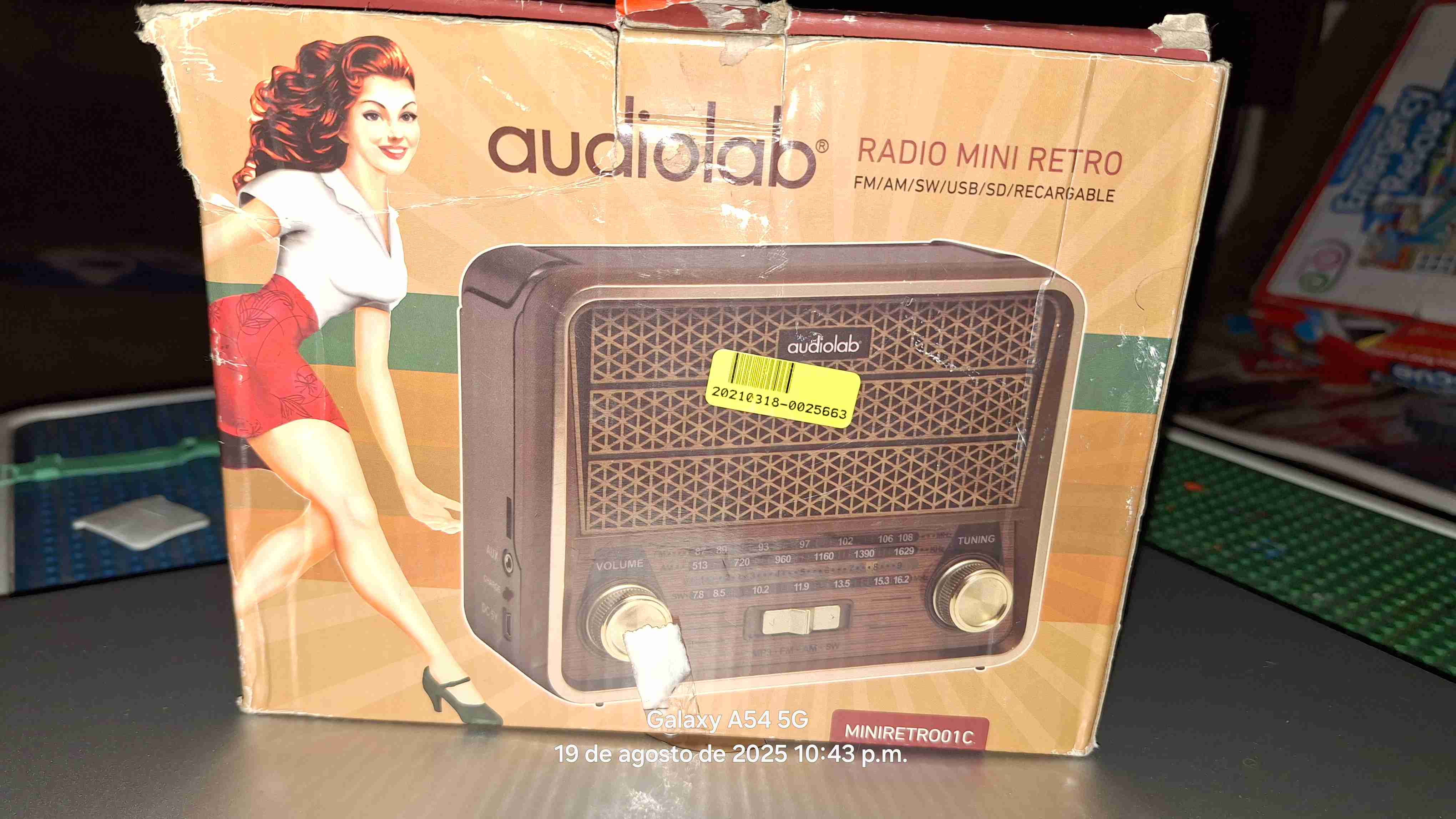 Radio vintage de madera - miniatura 2