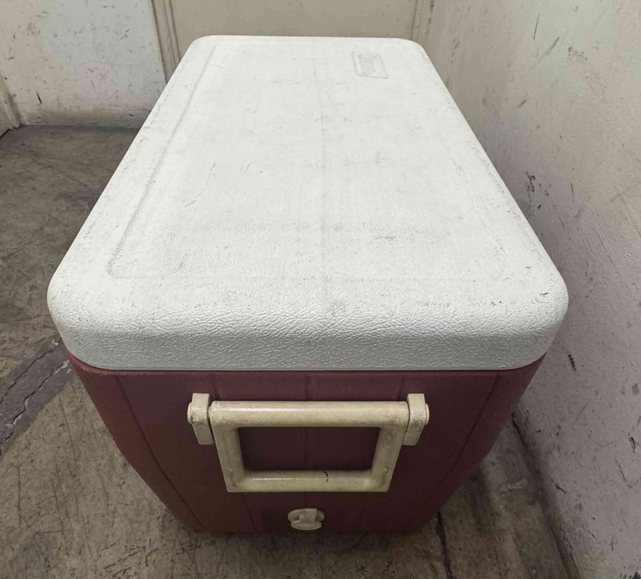 Cooler térmico Coleman rojo 45 li - miniatura 3