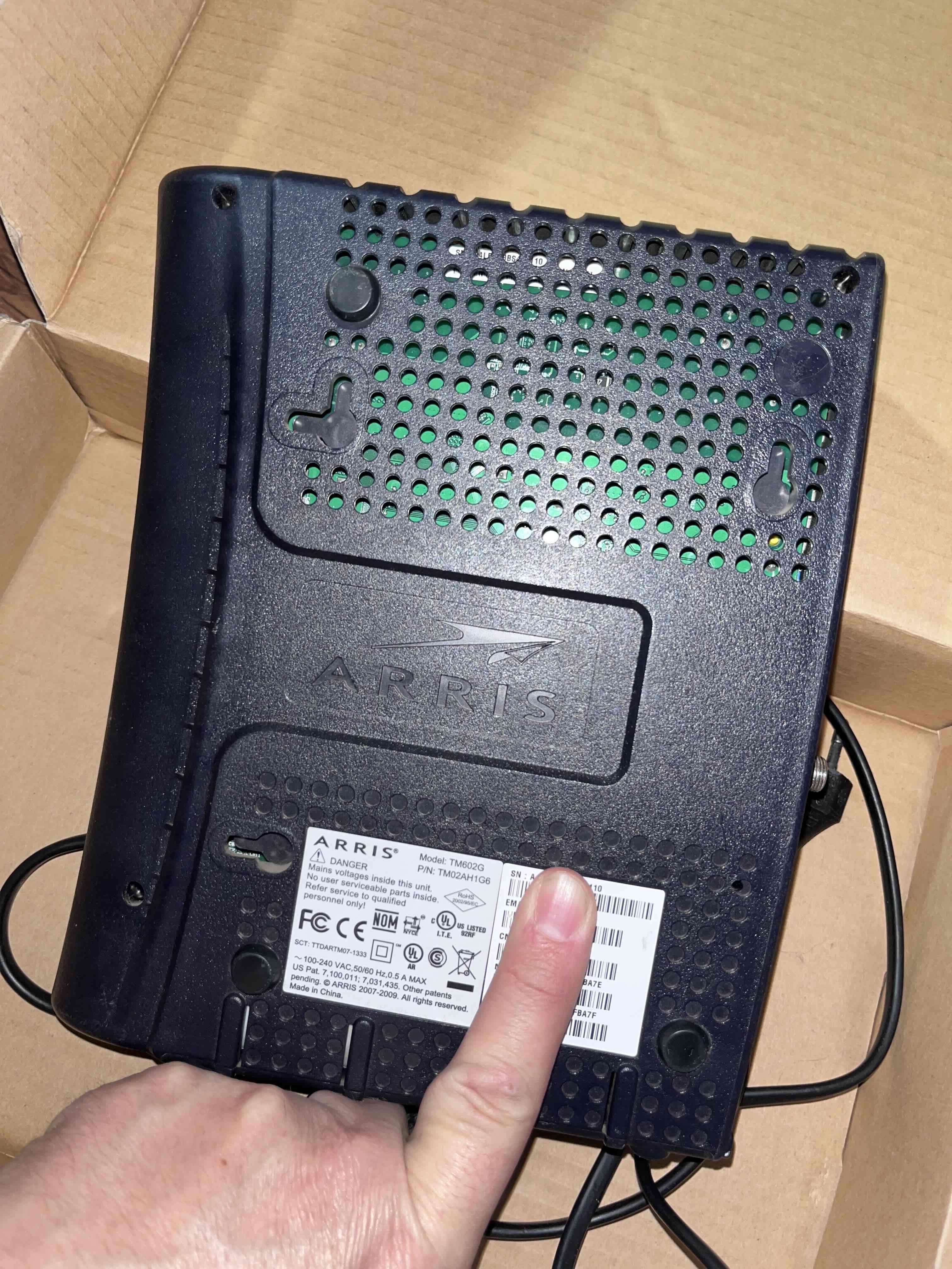 Módem Arris TM602G en buen estado