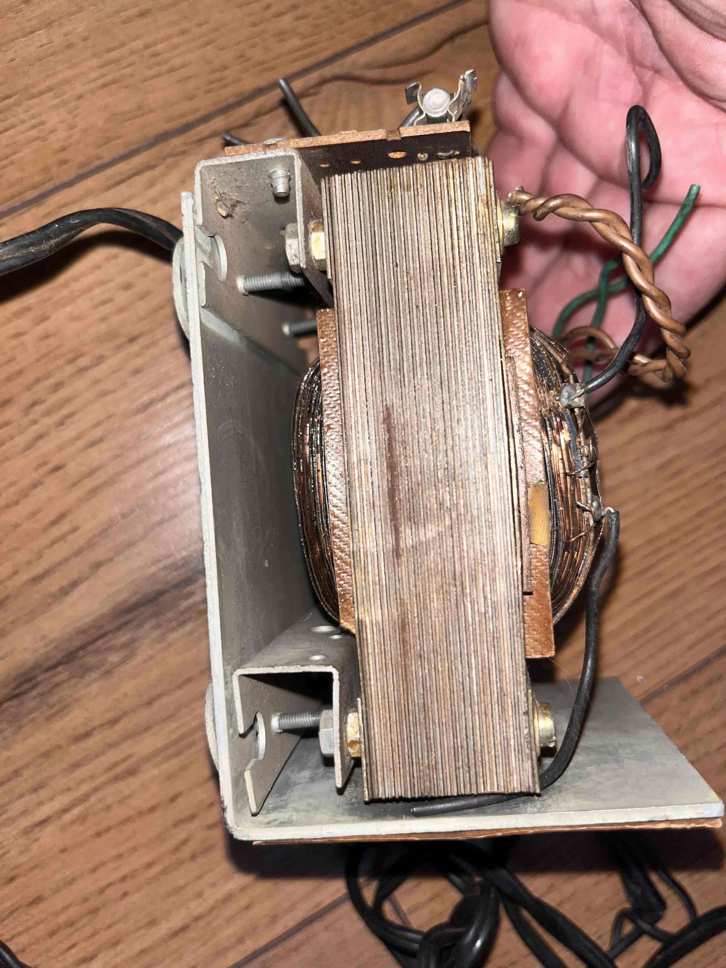 Transformador eléctrico antiguo - miniatura 2