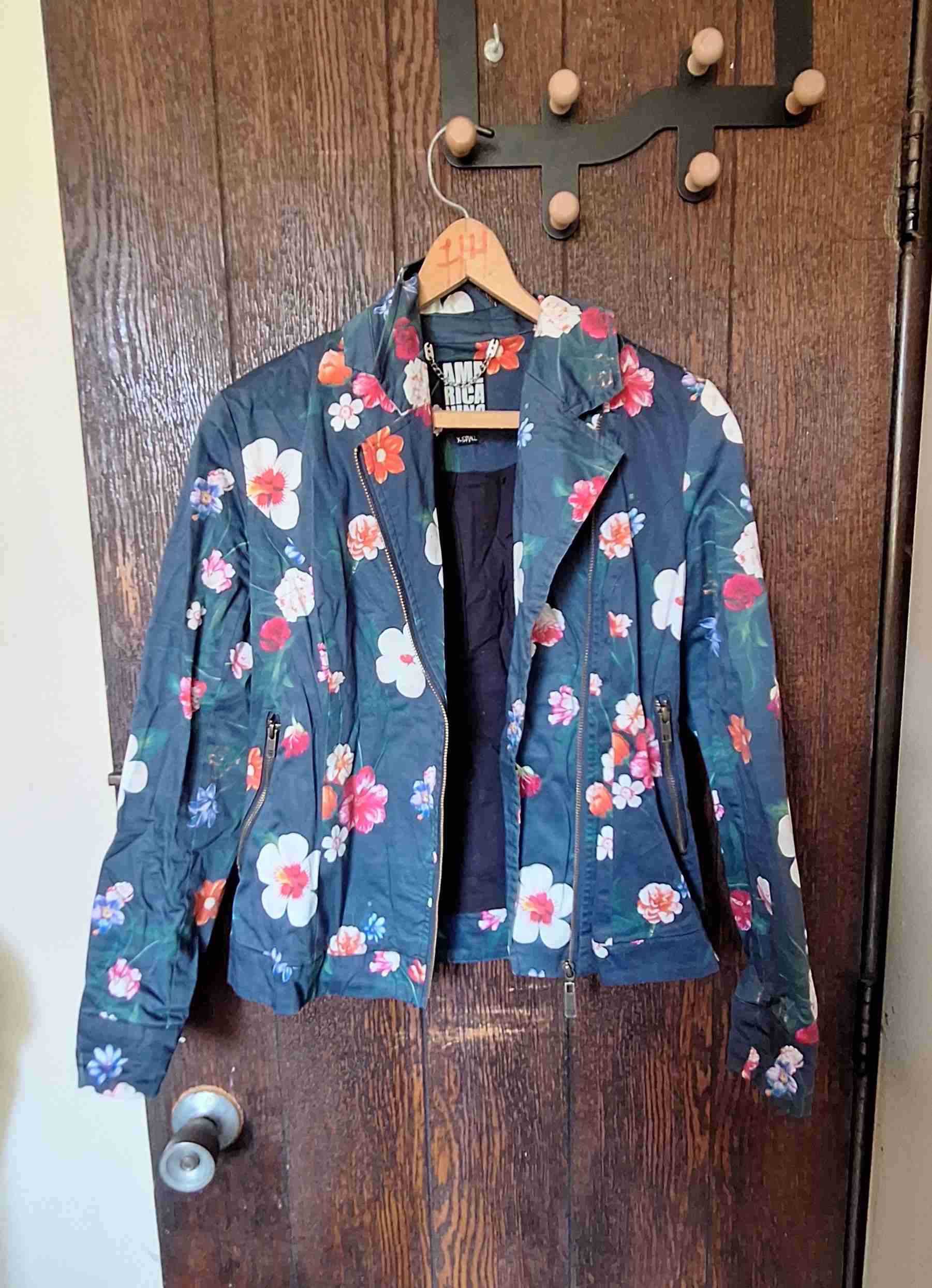 Chaqueta flores Americanino con cierre
