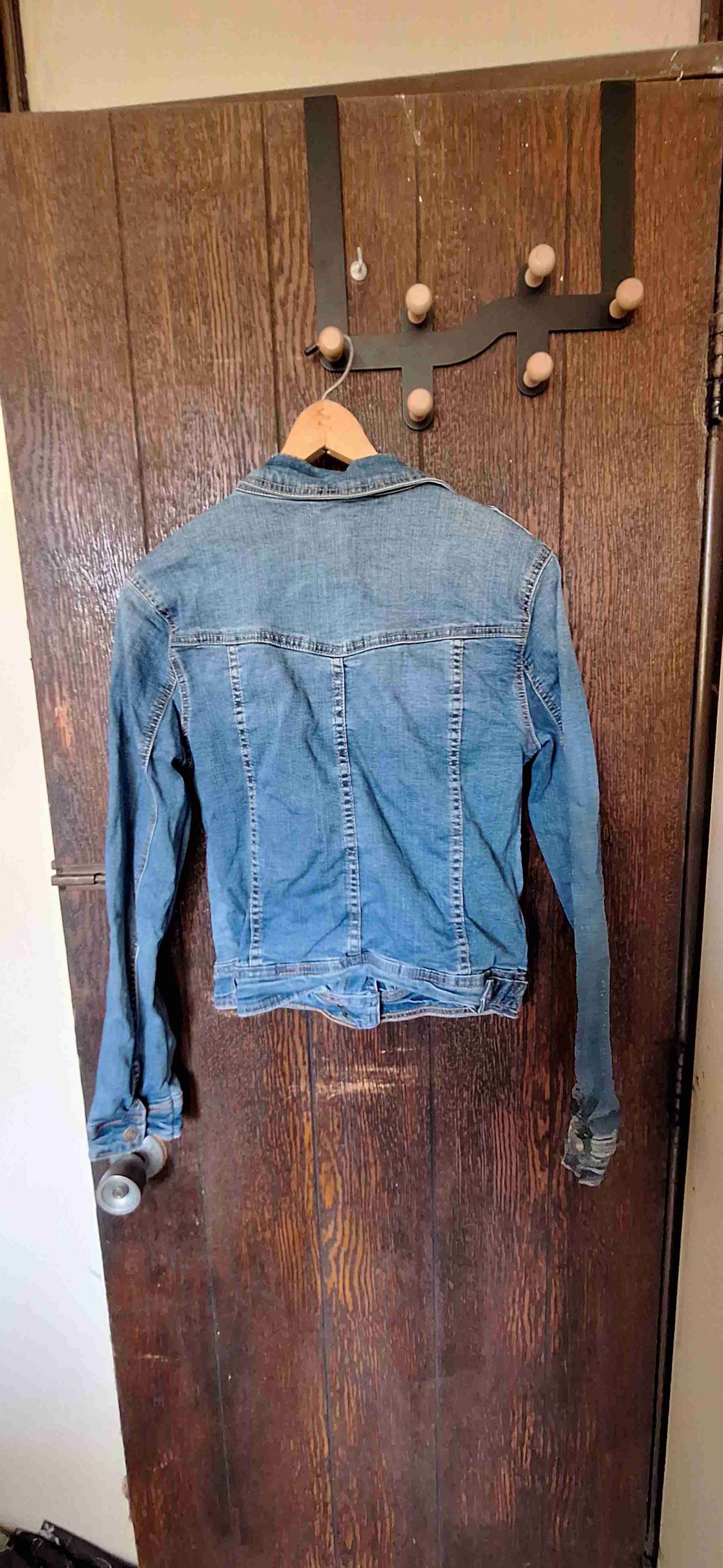 Chaqueta de mezclilla con tachas - miniatura 2