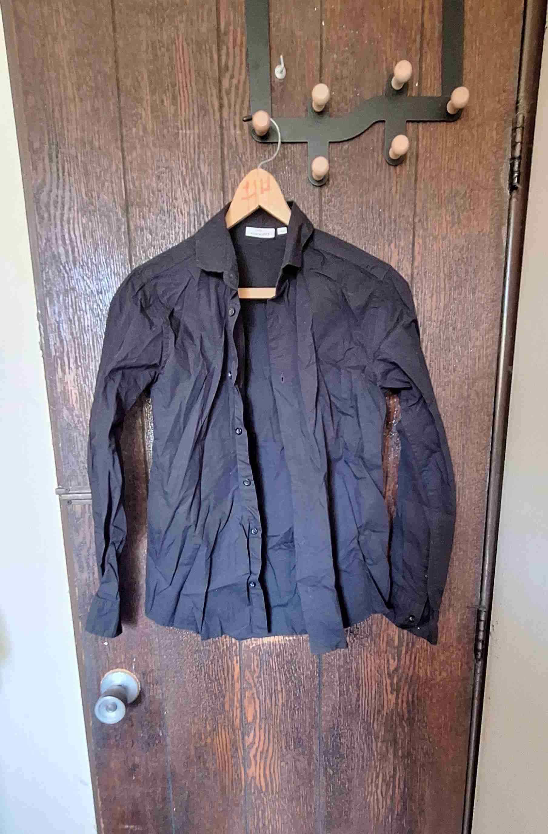 Camisa negra con botones