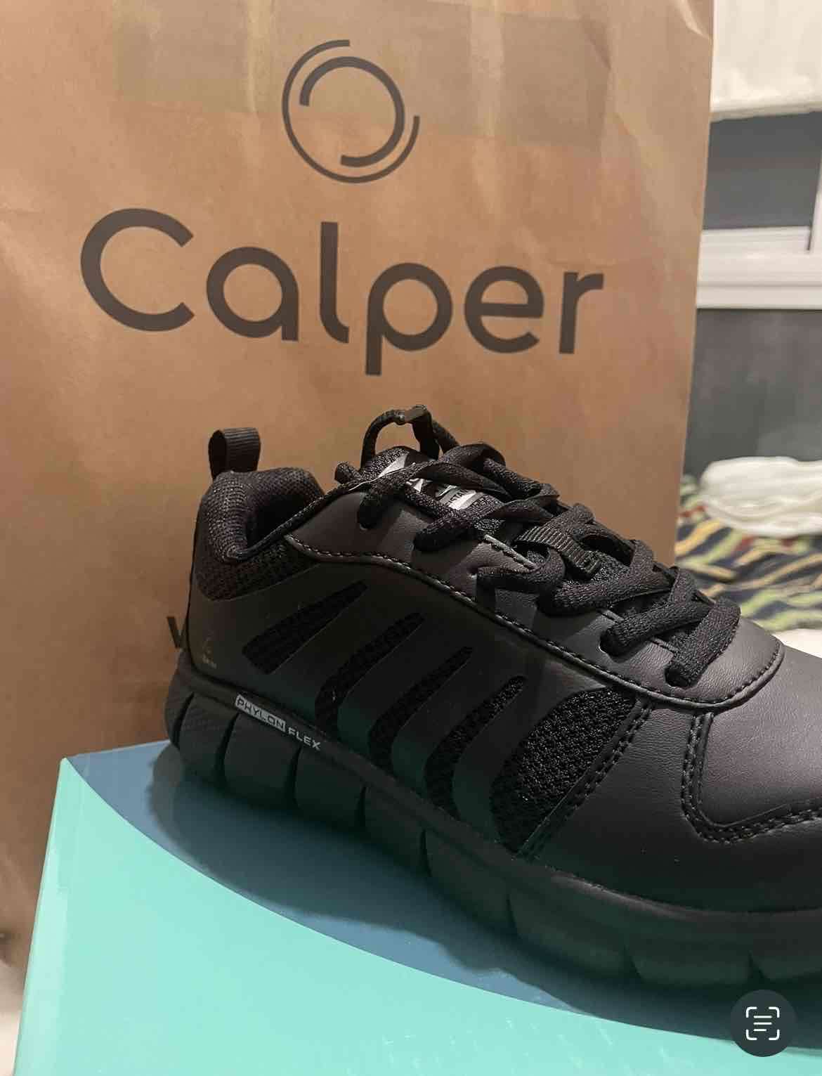 Zapatilla negras NUEVAS SIN USO Calper número 36