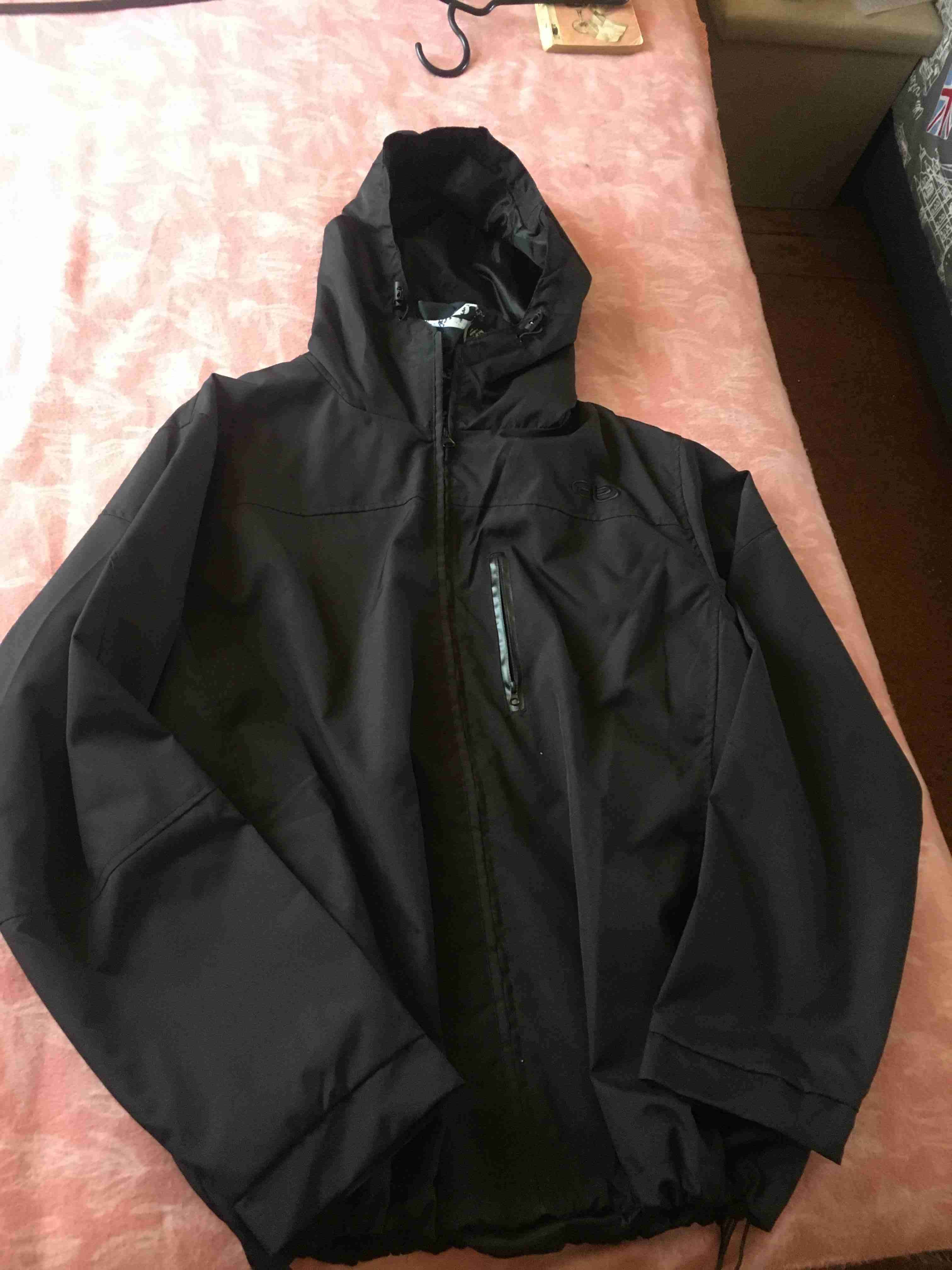Chaqueta negra impermeable - miniatura 4